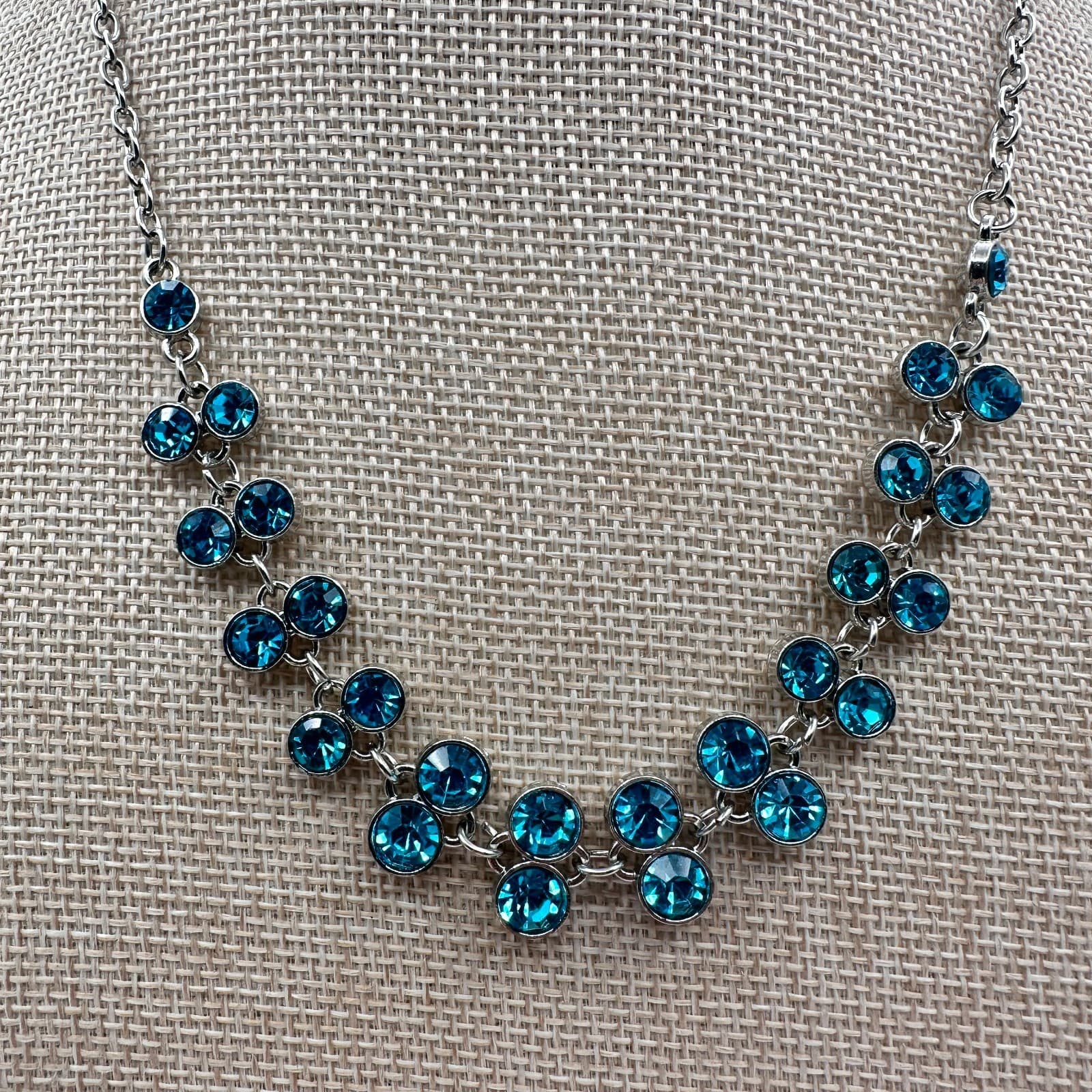 Vintage 90s Blue Sparkle Glass Rhinestones Collar Necklace Silver Tone Jewelry - Thumbnail 3