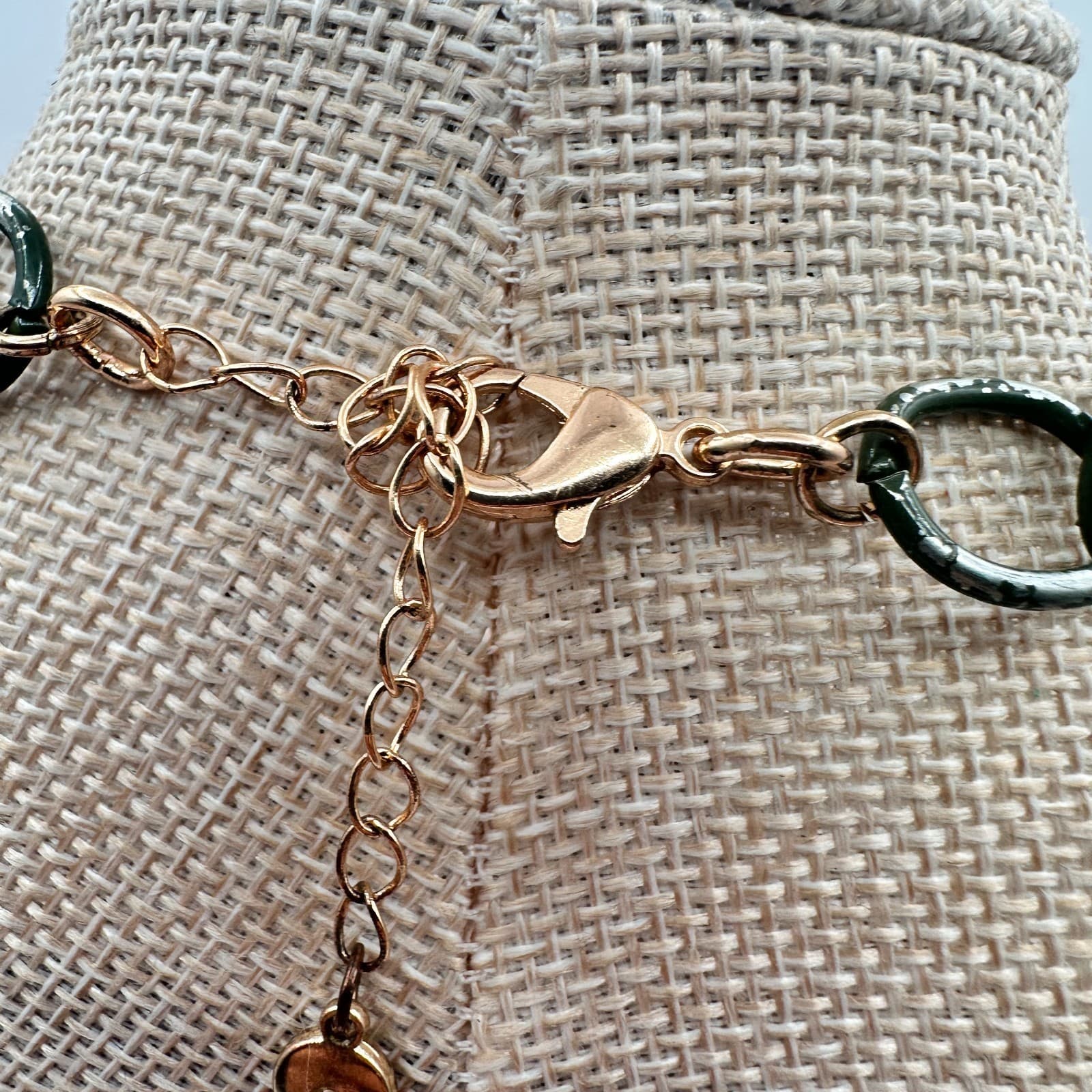 Vintage Y2K Green Oval Link Chain Toggle Clasp Necklace Gold Tone Jewelry - Thumbnail 5