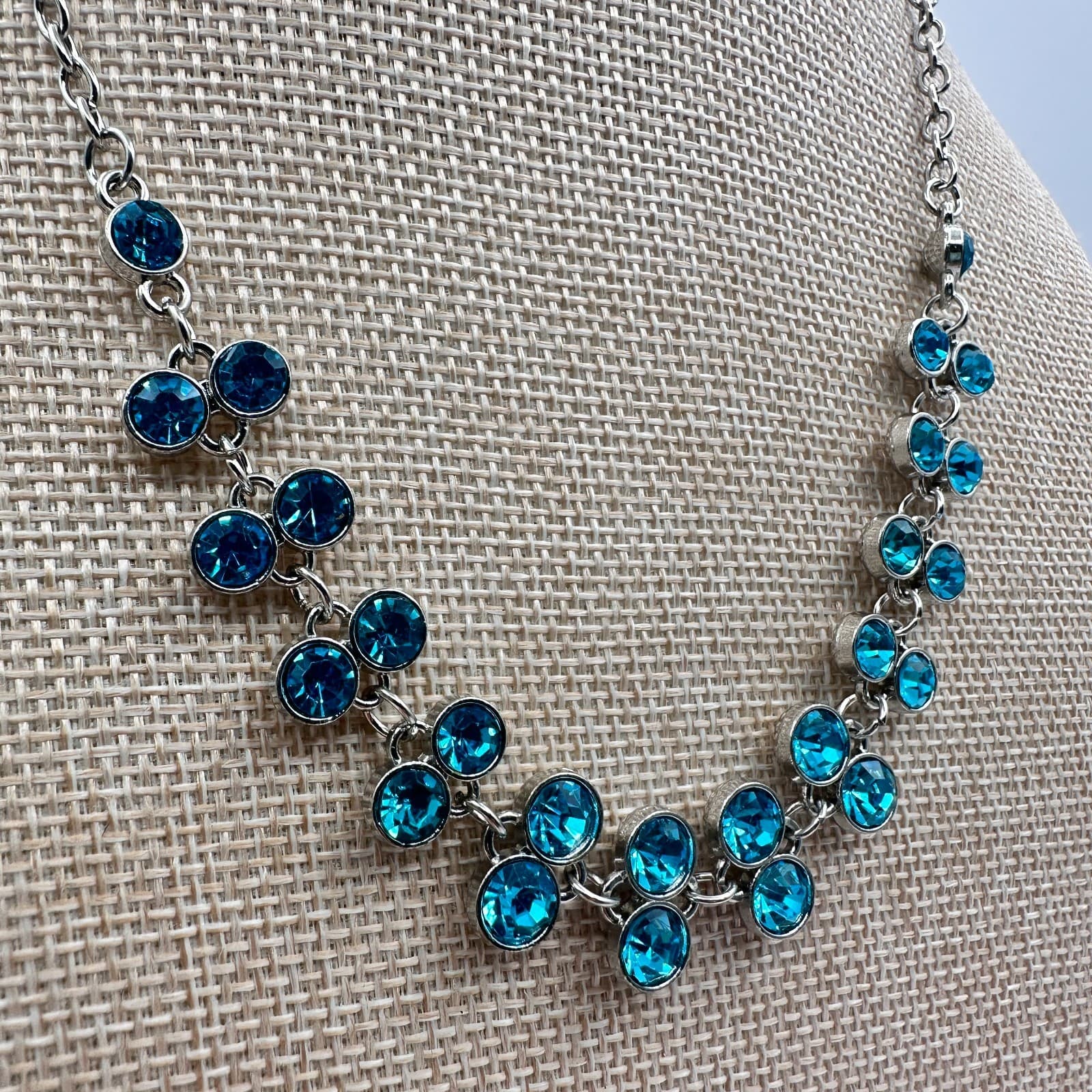 Vintage 90s Blue Sparkle Glass Rhinestones Collar Necklace Silver Tone Jewelry - Thumbnail 4