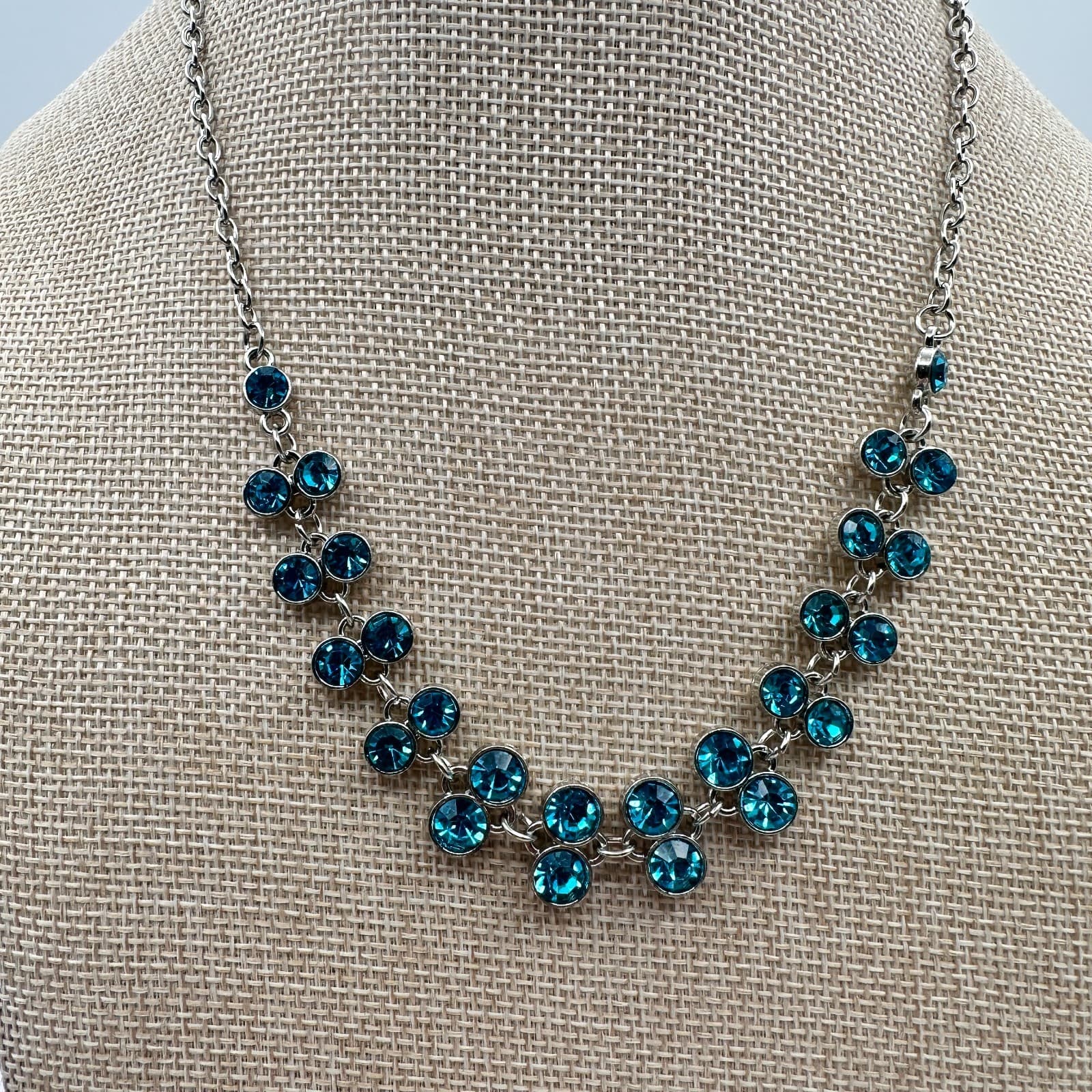 Vintage 90s Blue Sparkle Glass Rhinestones Collar Necklace Silver Tone Jewelry - Thumbnail 2