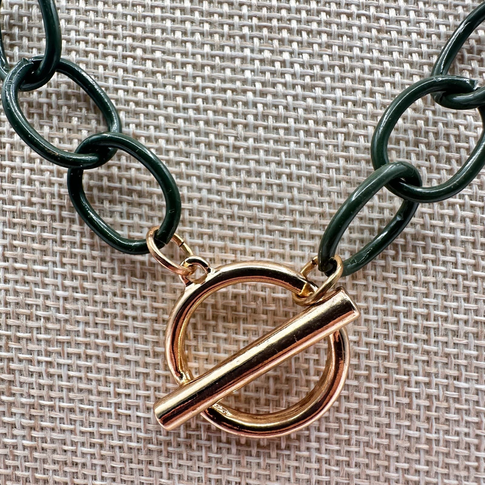Vintage Y2K Green Oval Link Chain Toggle Clasp Necklace Gold Tone Jewelry - Thumbnail 3