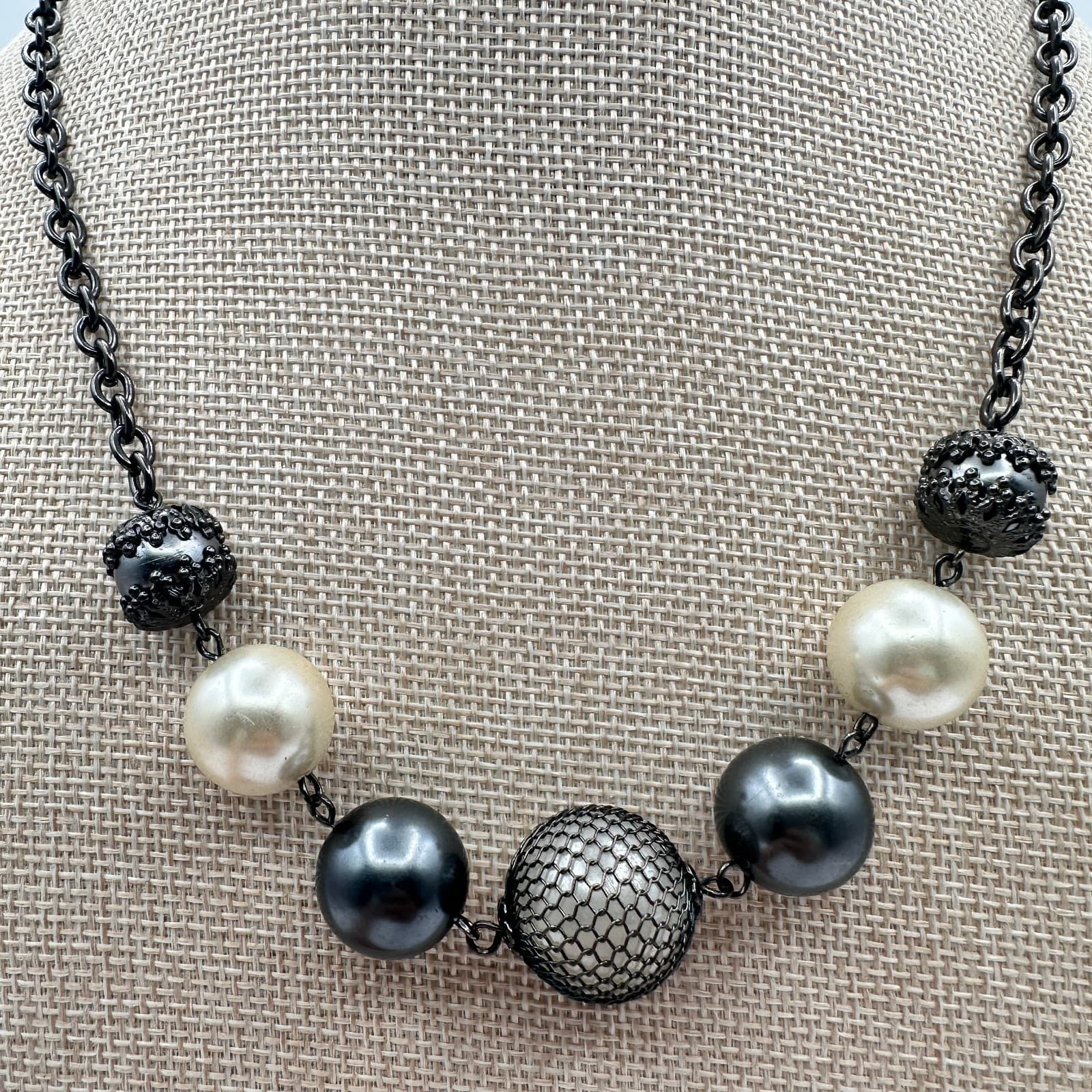 Vintage Y2K White Black Faux Pearl Beaded Statement Necklace Classic Jewelry - Thumbnail 2