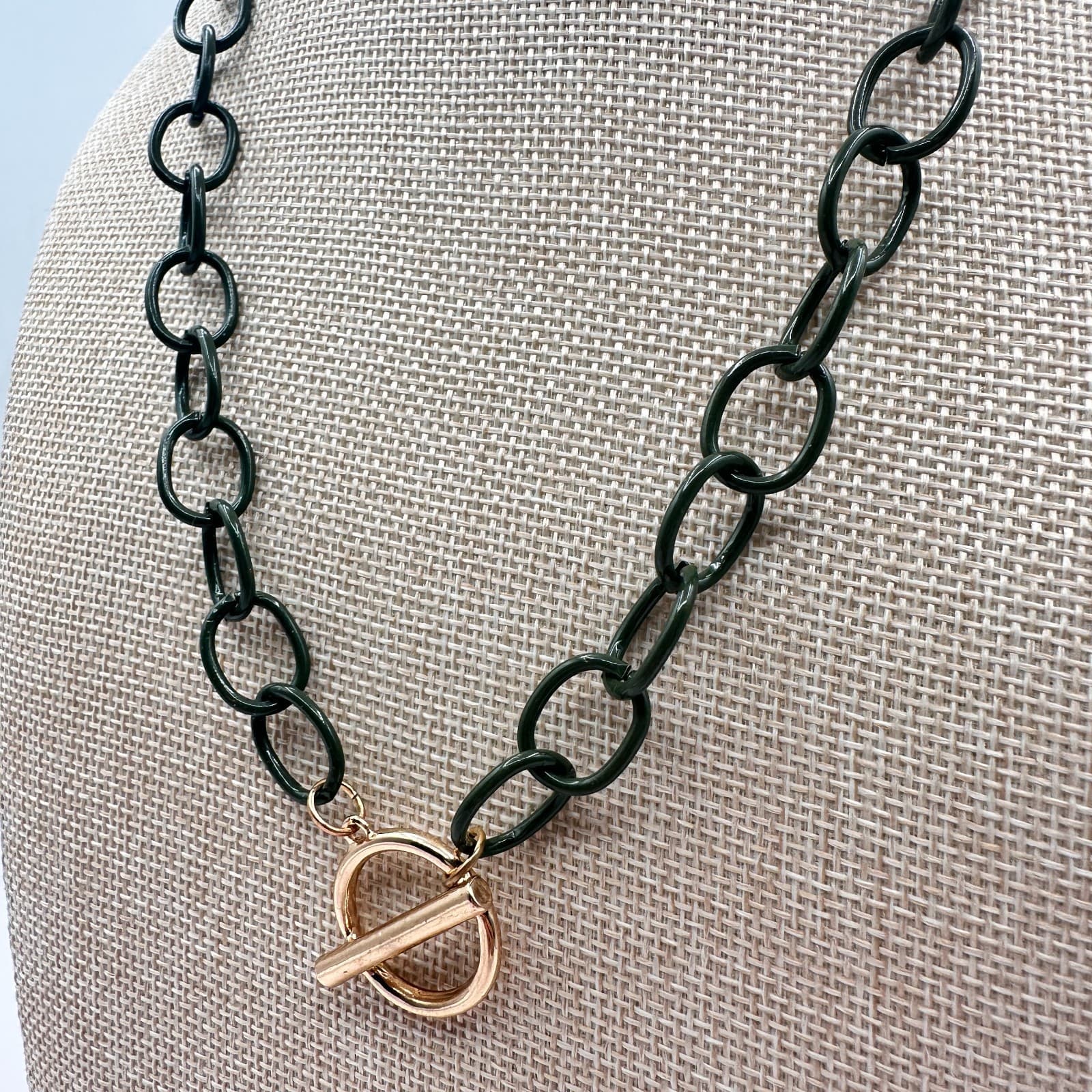 Vintage Y2K Green Oval Link Chain Toggle Clasp Necklace Gold Tone Jewelry - Thumbnail 6