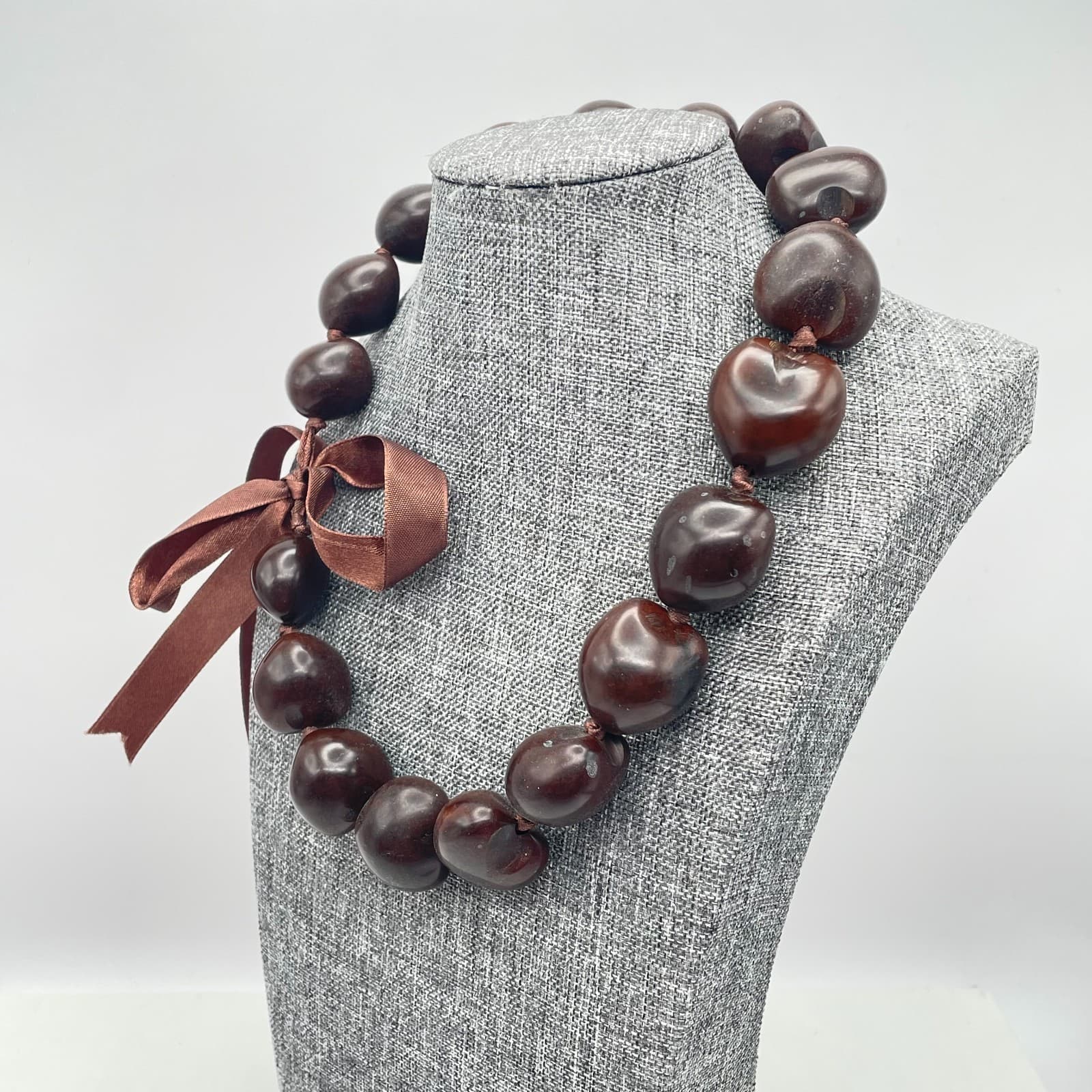Vintage 90s Hawaiian Polished Kukui Nut Lei Necklace Brown Ribbon Accent Jewelry - Thumbnail 2