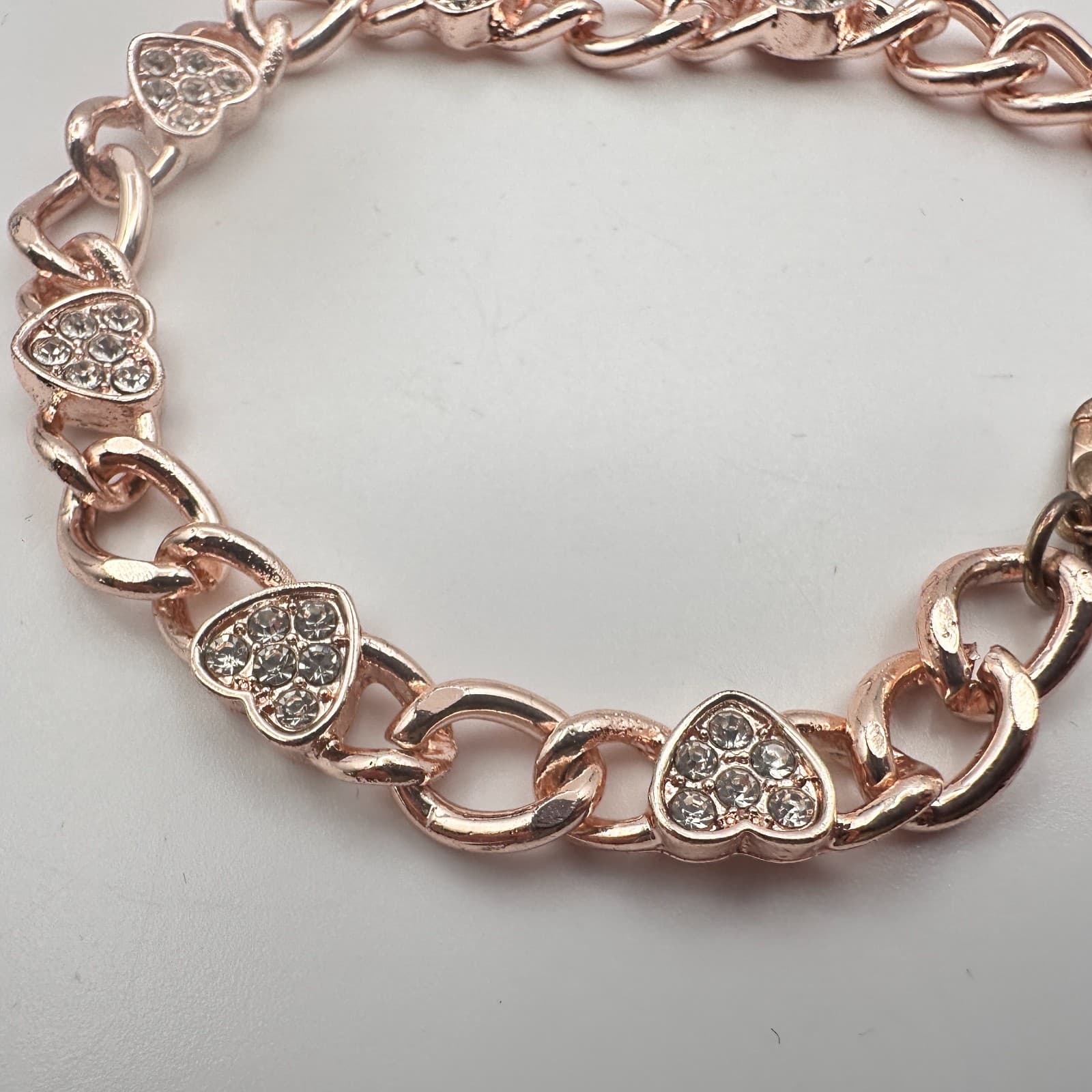 Vintage 90s Gold Tone Heart Link Bracelet Clear Glass Accents Romantic Jewelry - Thumbnail 3