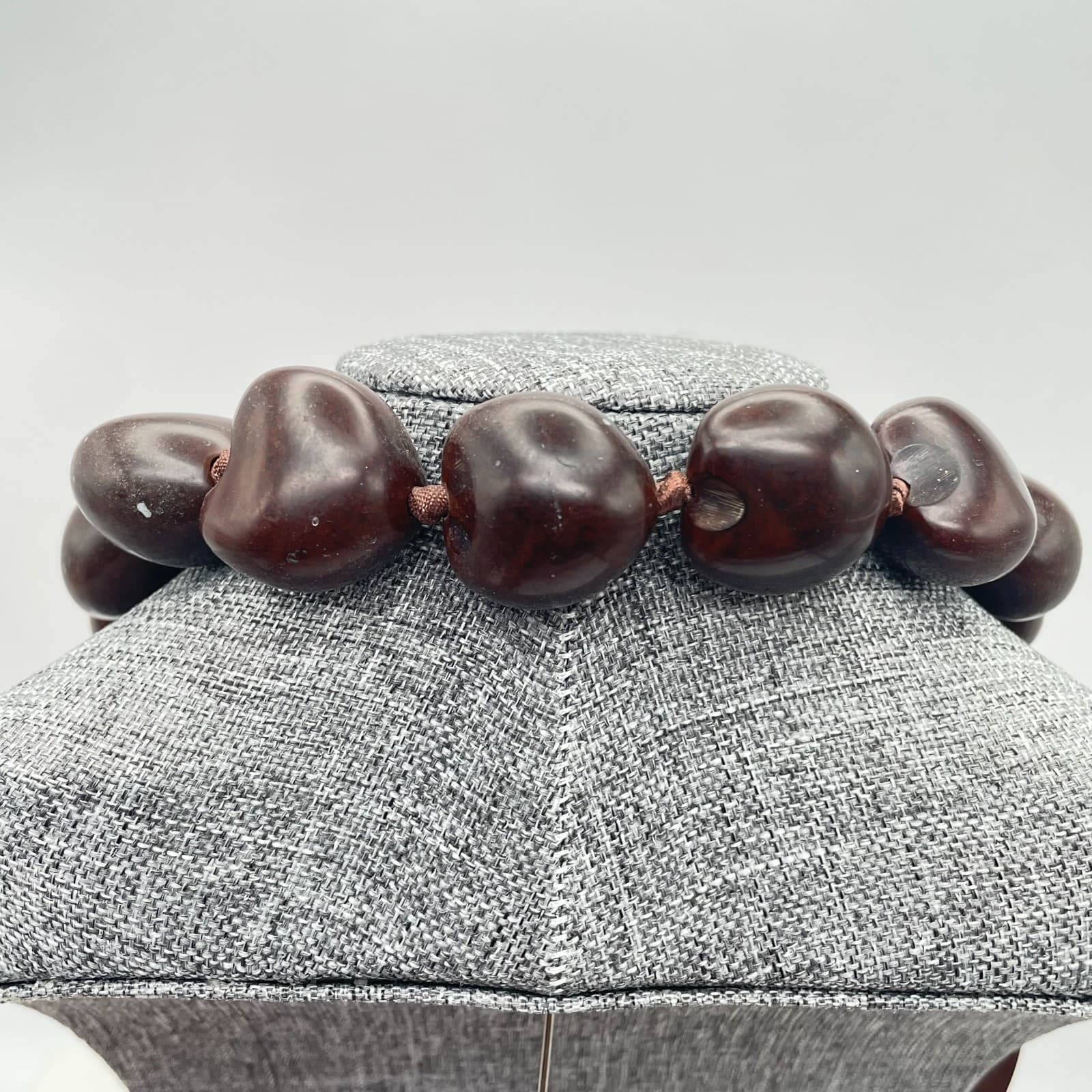Vintage 90s Hawaiian Polished Kukui Nut Lei Necklace Brown Ribbon Accent Jewelry - Thumbnail 6