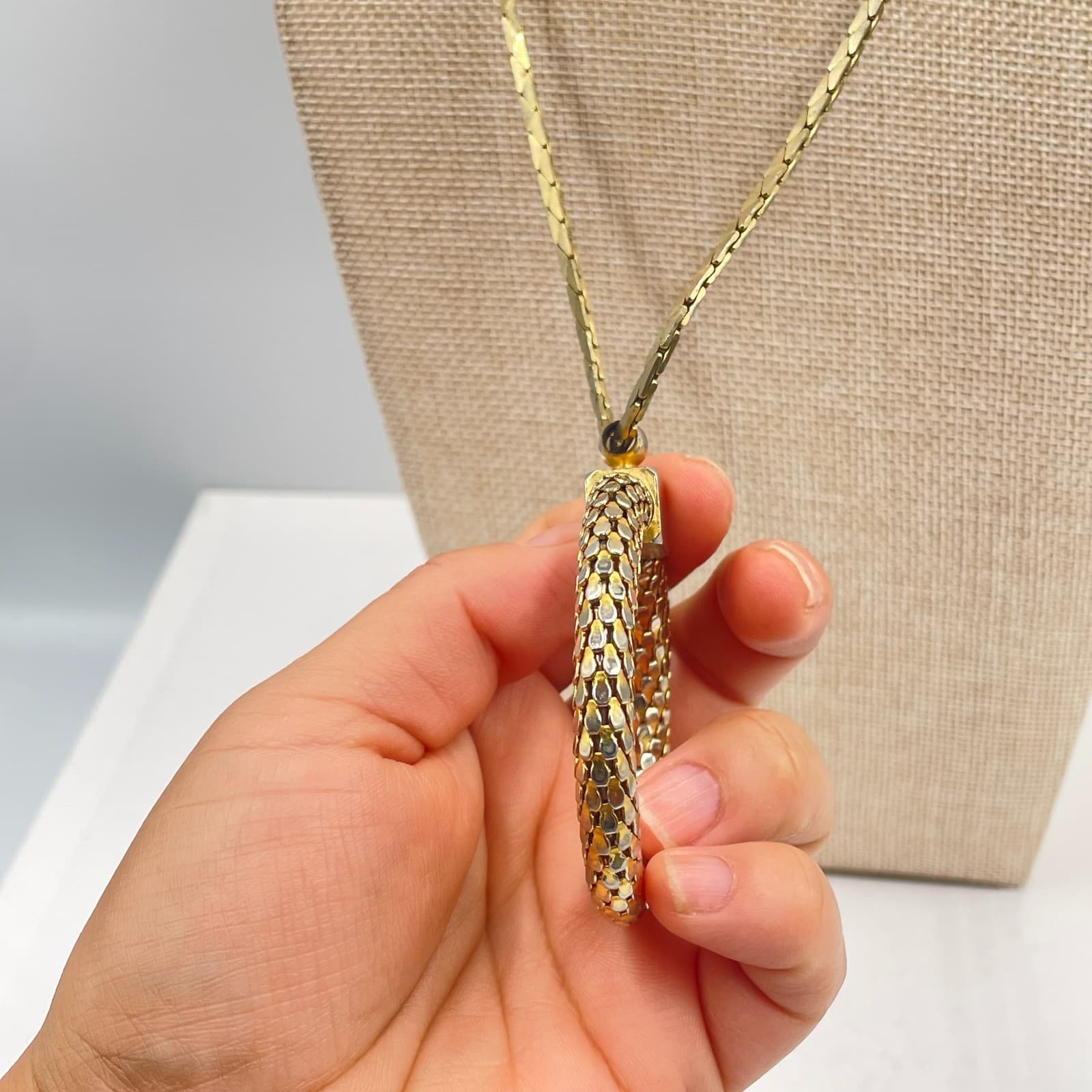 VTG Two-Tone Classic Omega Chain Mesh Circle Cyrah Pendant Push Lock Necklace - Thumbnail 6