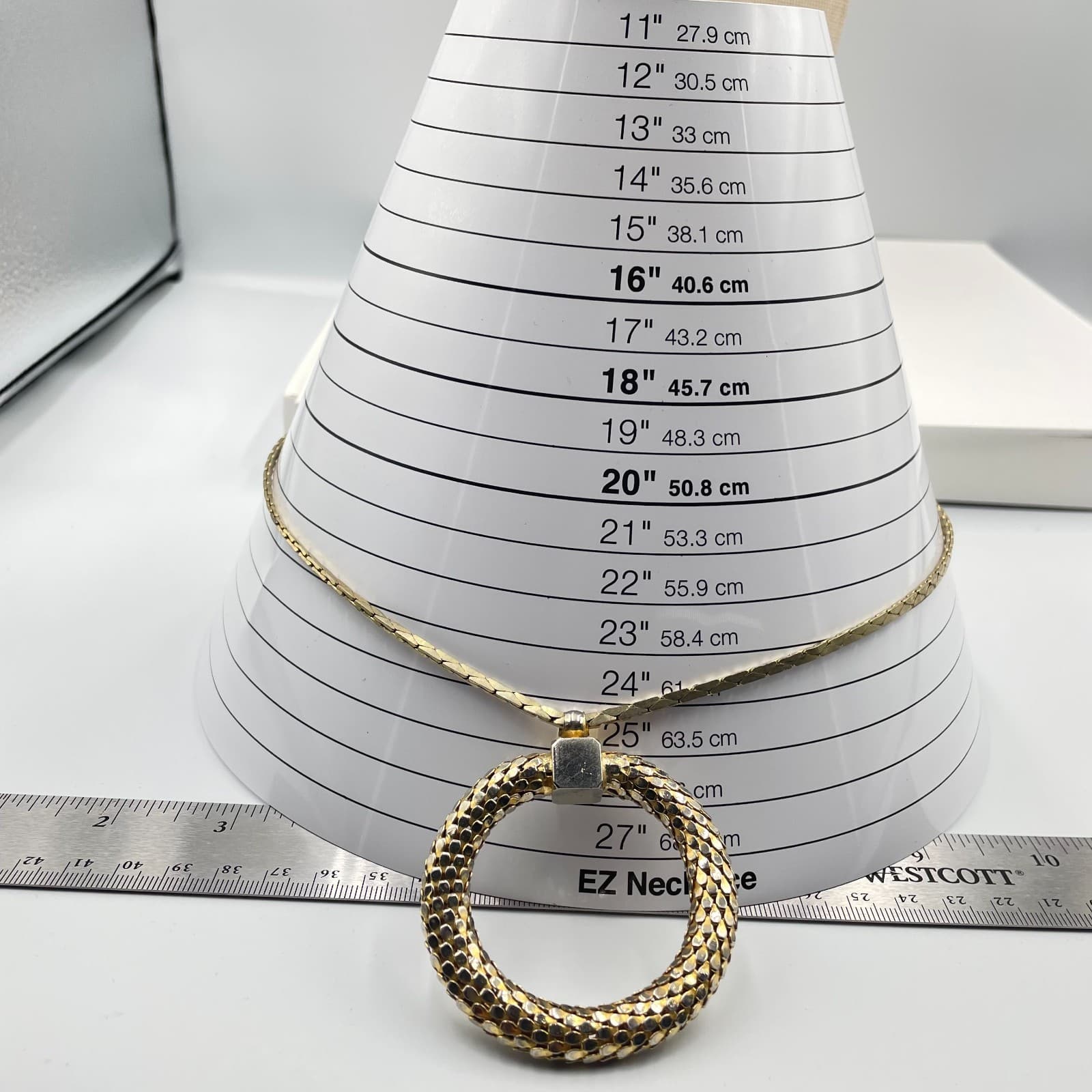 VTG Two-Tone Classic Omega Chain Mesh Circle Cyrah Pendant Push Lock Necklace - Thumbnail 9