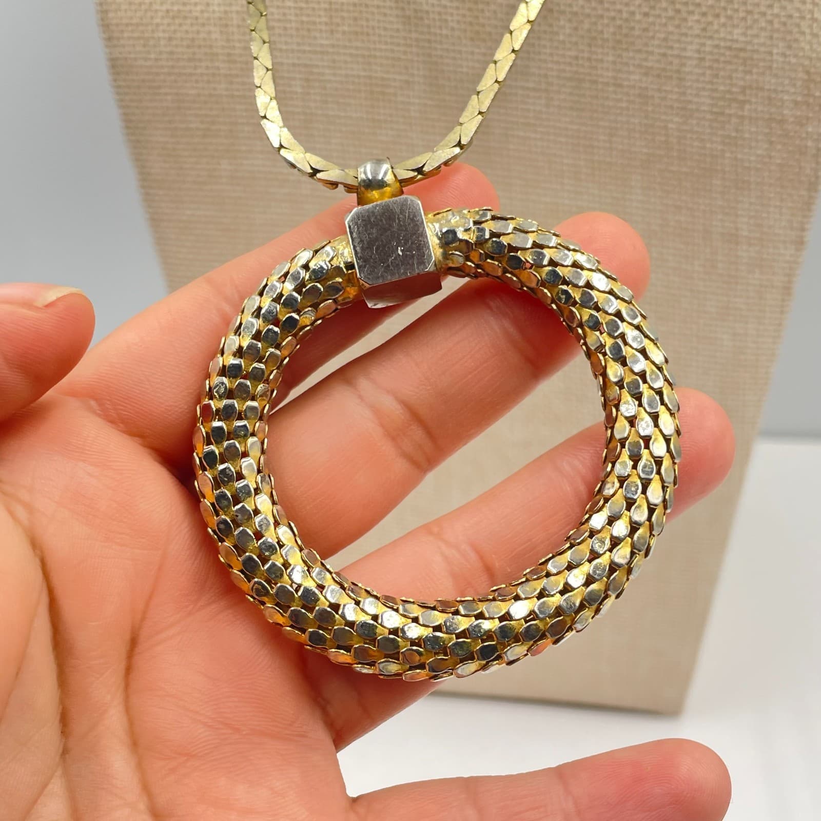 VTG Two-Tone Classic Omega Chain Mesh Circle Cyrah Pendant Push Lock Necklace - Thumbnail 4