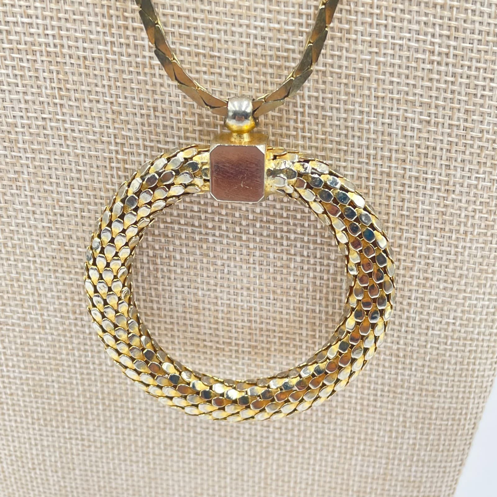 VTG Two-Tone Classic Omega Chain Mesh Circle Cyrah Pendant Push Lock Necklace - Thumbnail 3