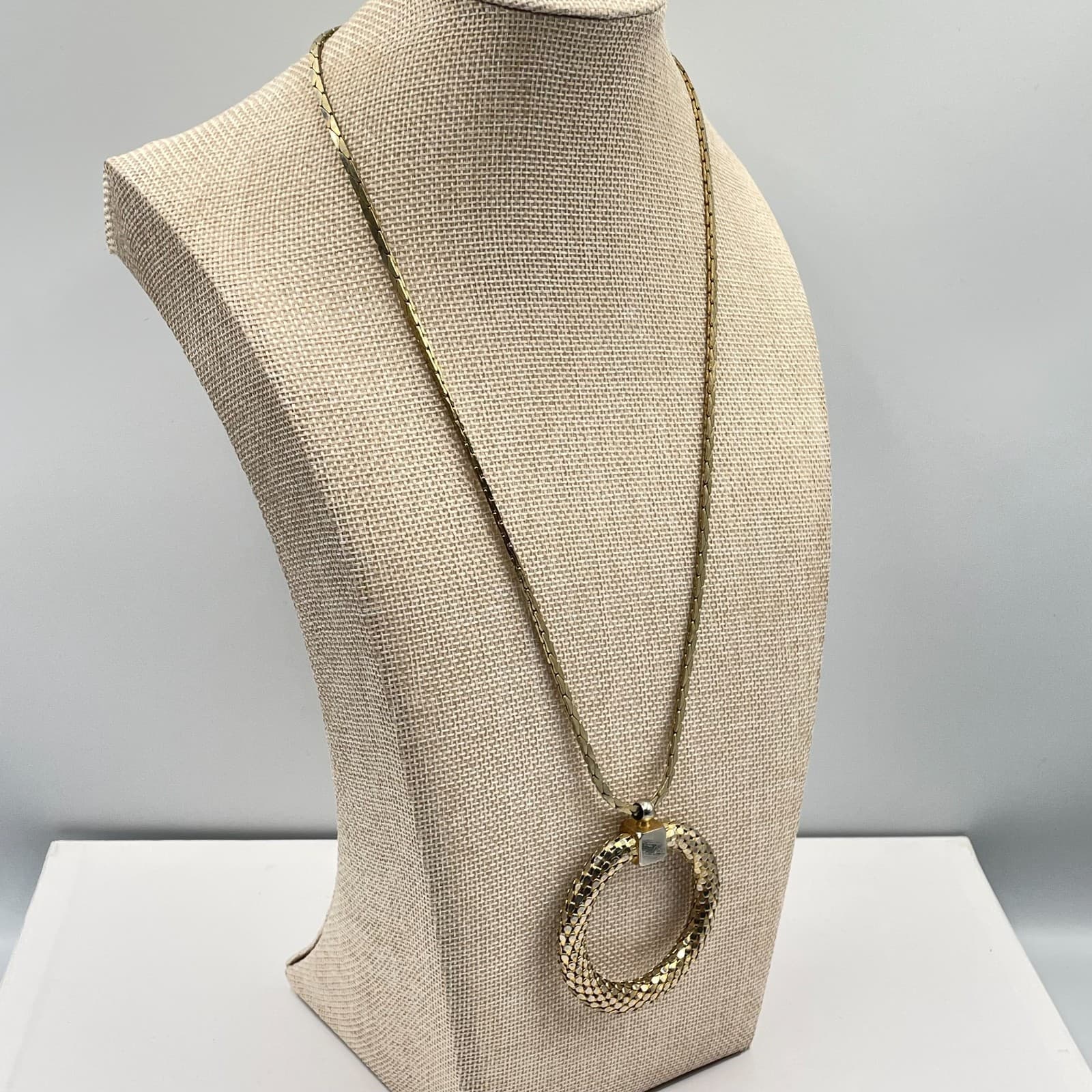 VTG Two-Tone Classic Omega Chain Mesh Circle Cyrah Pendant Push Lock Necklace - Thumbnail 7