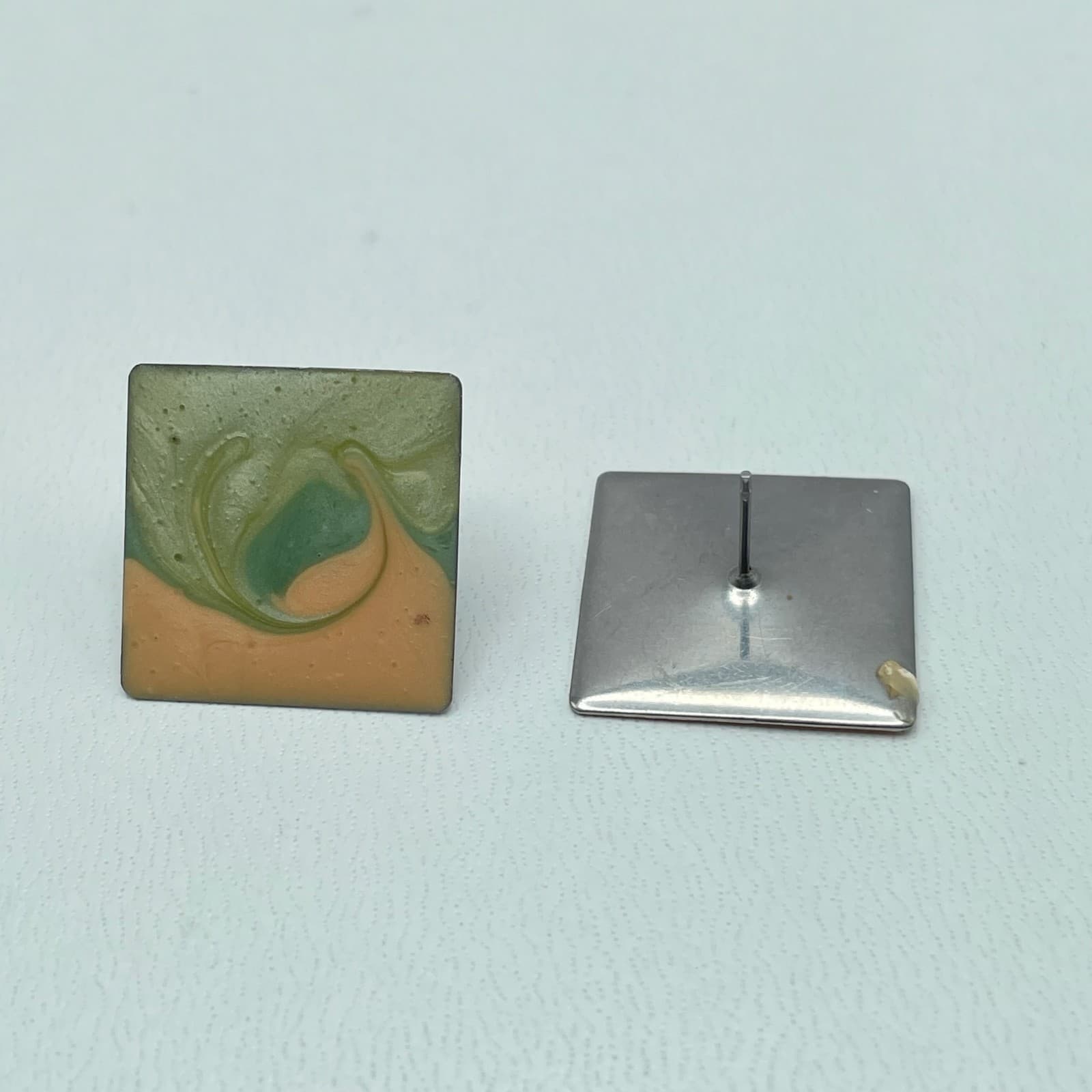 Vintage 80s Enamel Square Stud Earrings Abstract Green Tan Swirl Boho Statement - Thumbnail 4