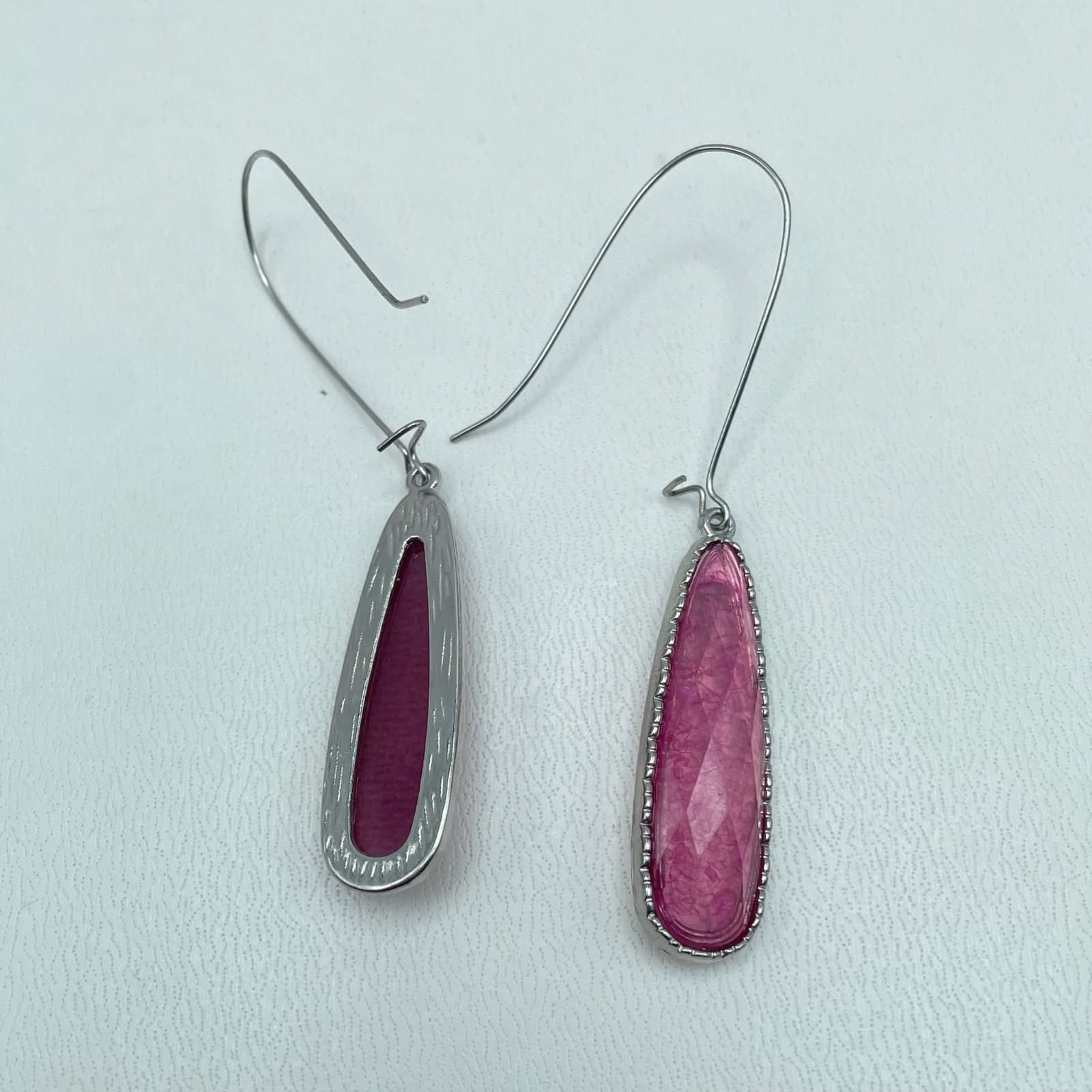 Vintage Y2K Pink Teardrop Plastic Dangle Earrings Silver Tone Boho Jewelry - Image 1