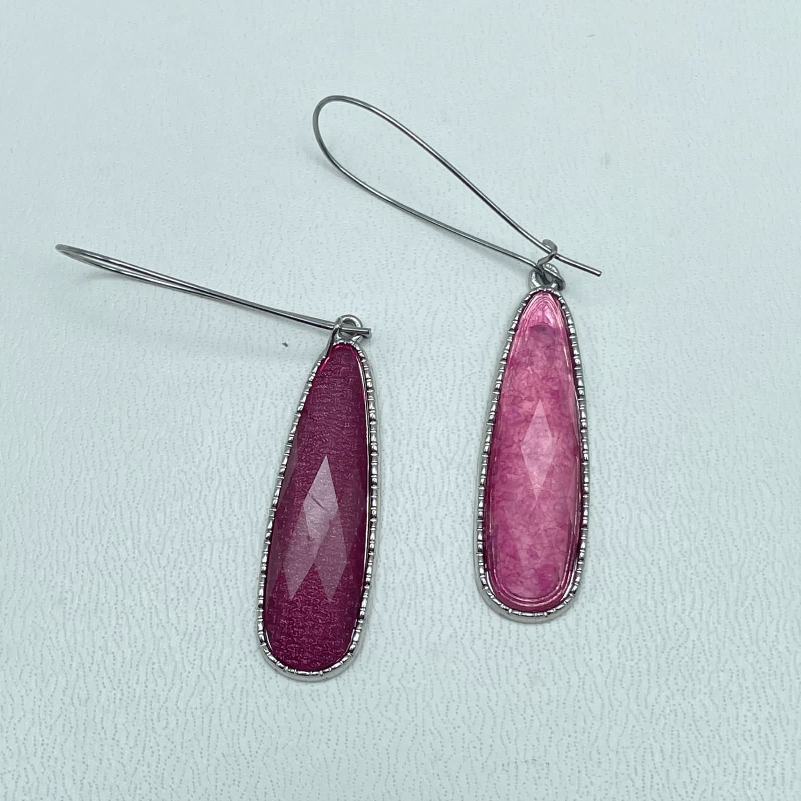 Vintage Y2K Pink Teardrop Plastic Dangle Earrings Silver Tone Boho Jewelry - Thumbnail 3