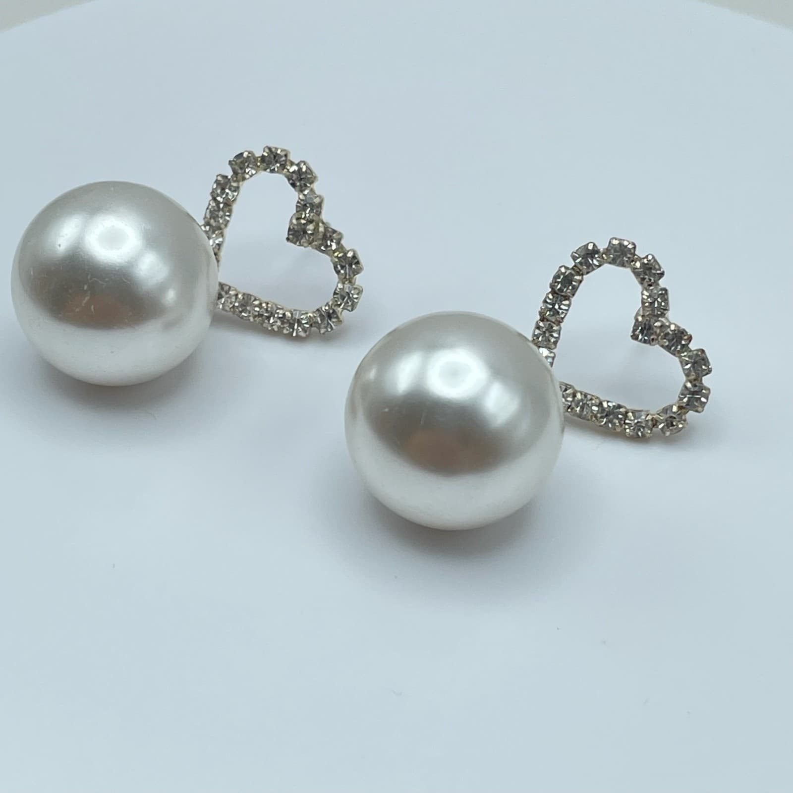Vintage 90s Silver Tone Faux Pearl Heart Dangle Earrings Women's Jewelry - Thumbnail 5