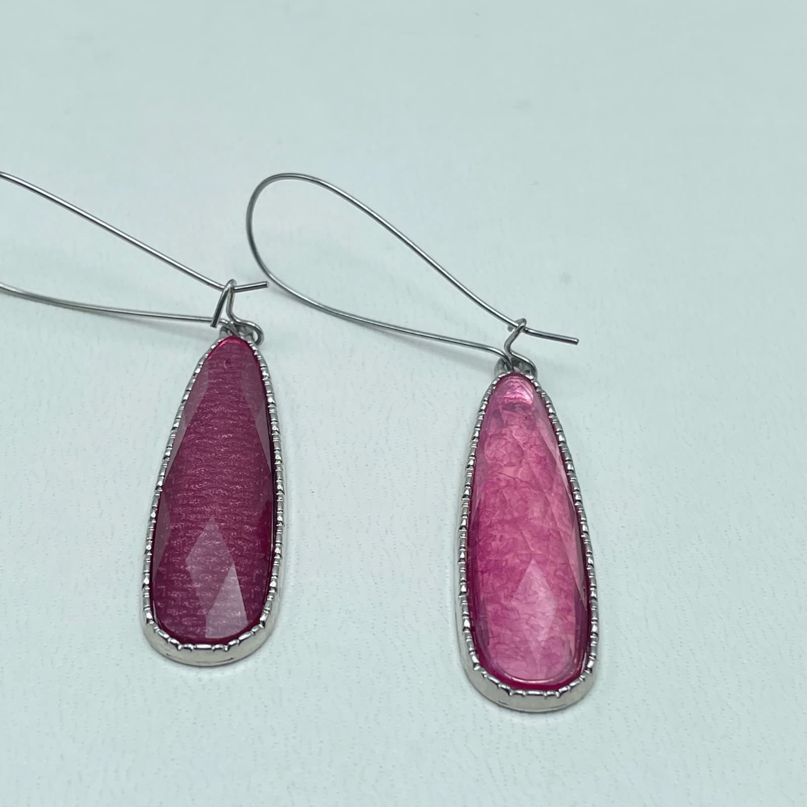 Vintage Y2K Pink Teardrop Plastic Dangle Earrings Silver Tone Boho Jewelry - Thumbnail 4