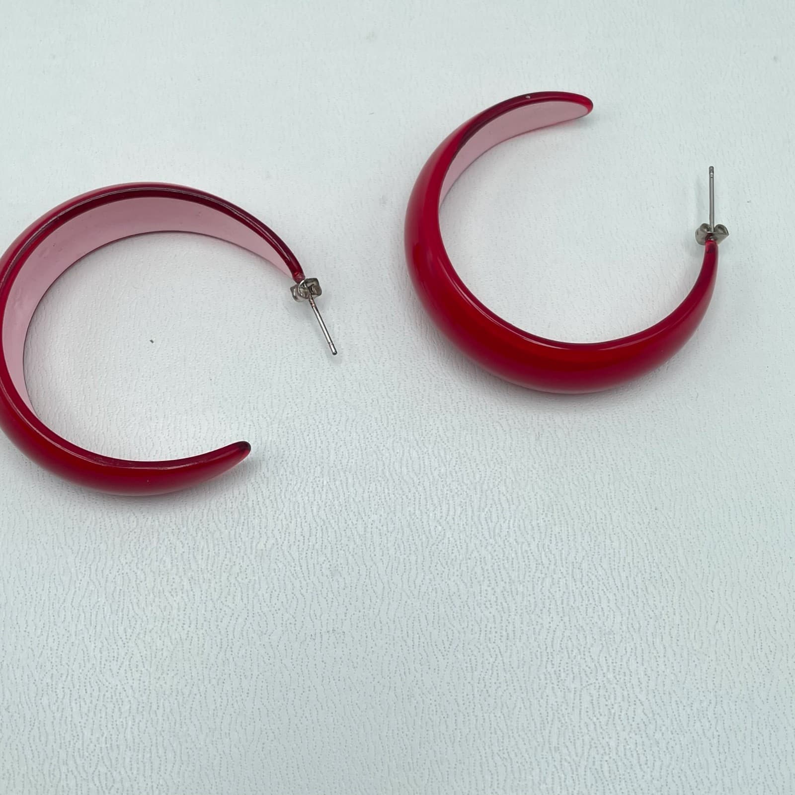 Vintage Y2K Red Painted Resin Half Hoop Earrings Chunky Acrylic Women's Jewelry - Thumbnail 2