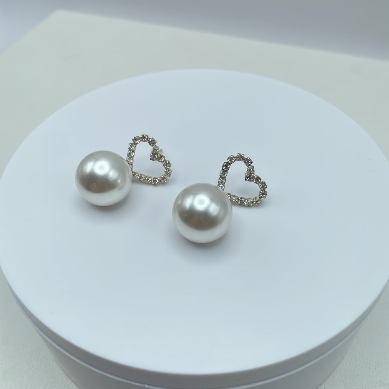 Vintage 90s Silver Tone Faux Pearl Heart Dangle Earrings Women's Jewelry - Thumbnail 4