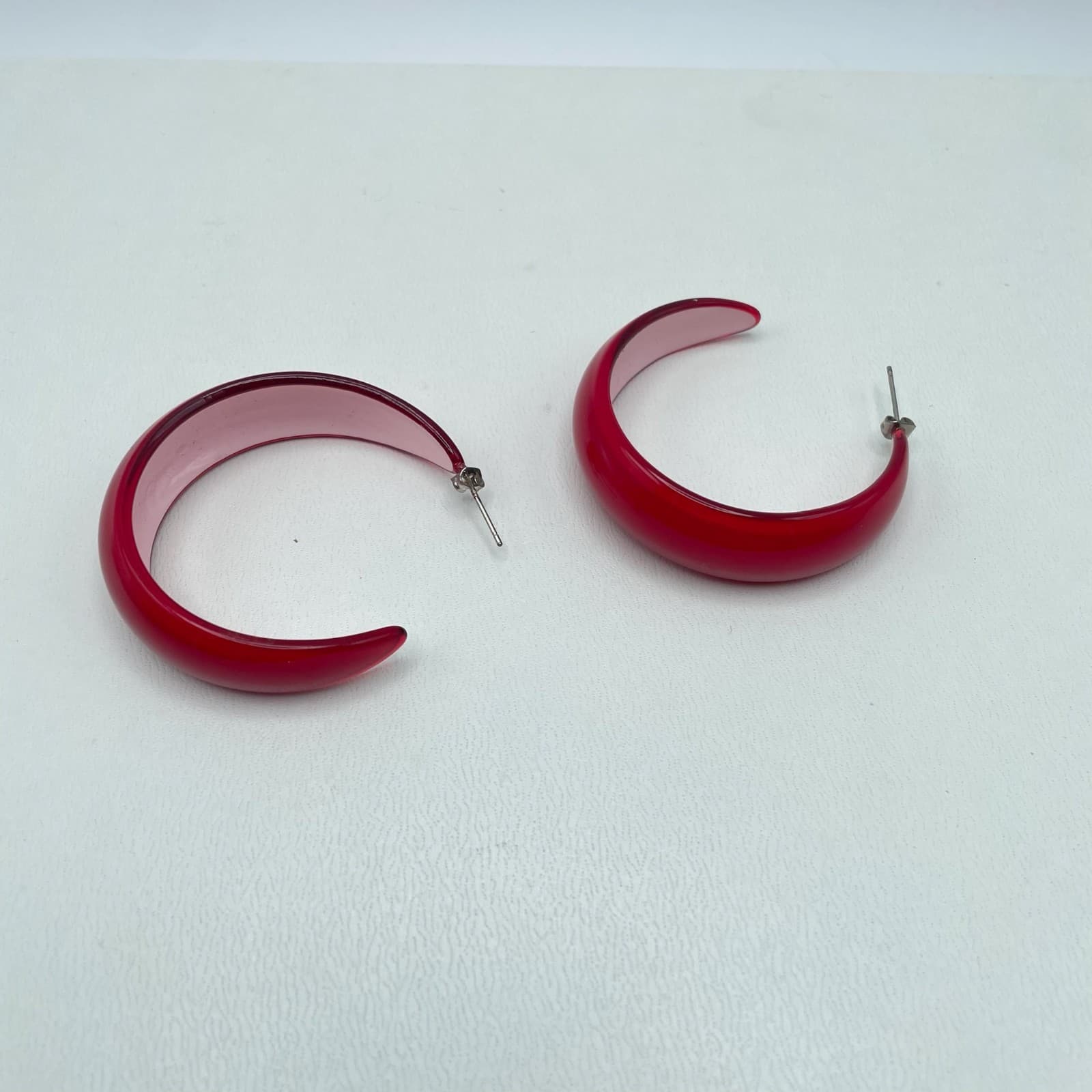 Vintage Y2K Red Painted Resin Half Hoop Earrings Chunky Acrylic Women's Jewelry - Image 1