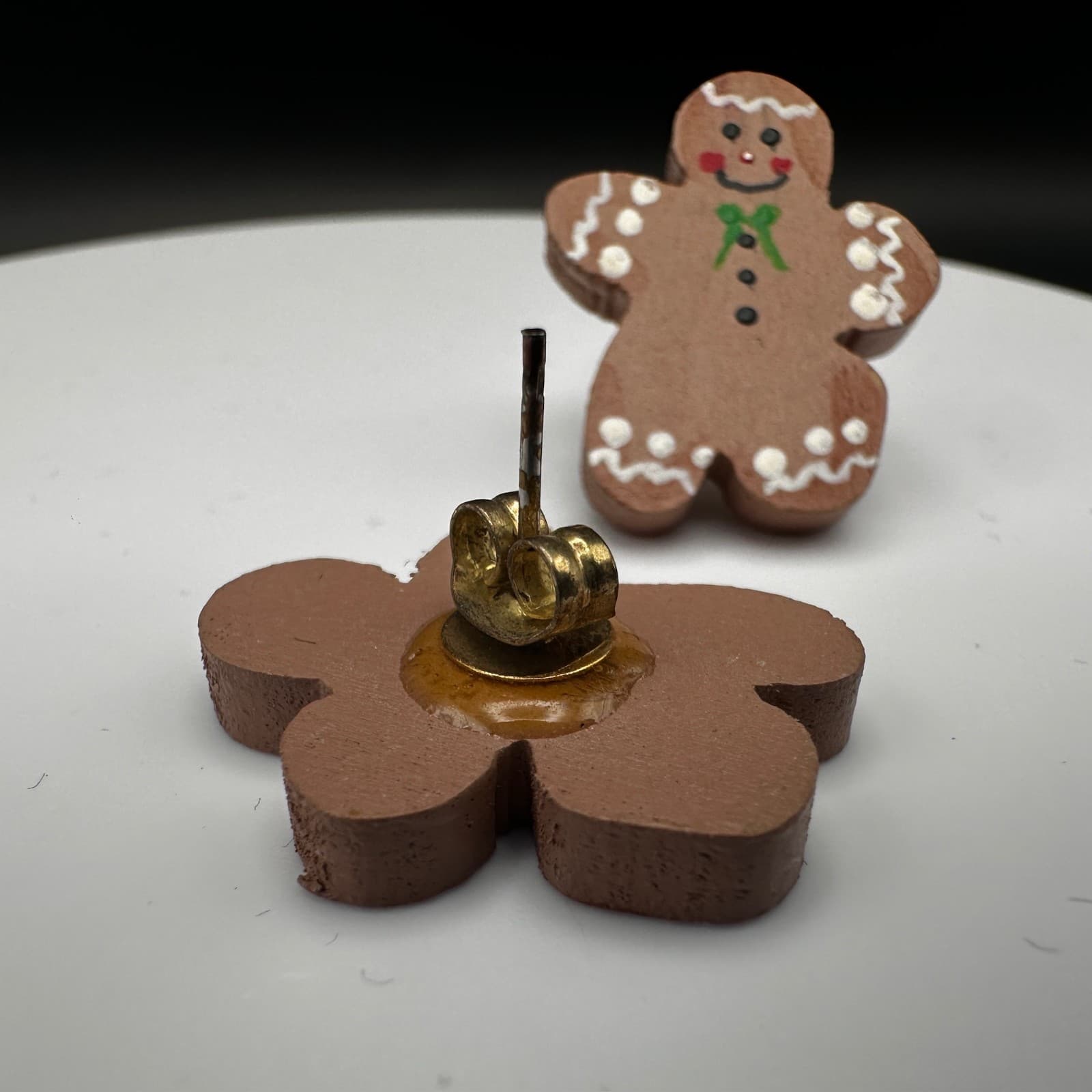 Vintage 90s Gingerbread Earrings Christmas Staple Novelty Post Stud Wood Jewelry - Thumbnail 5