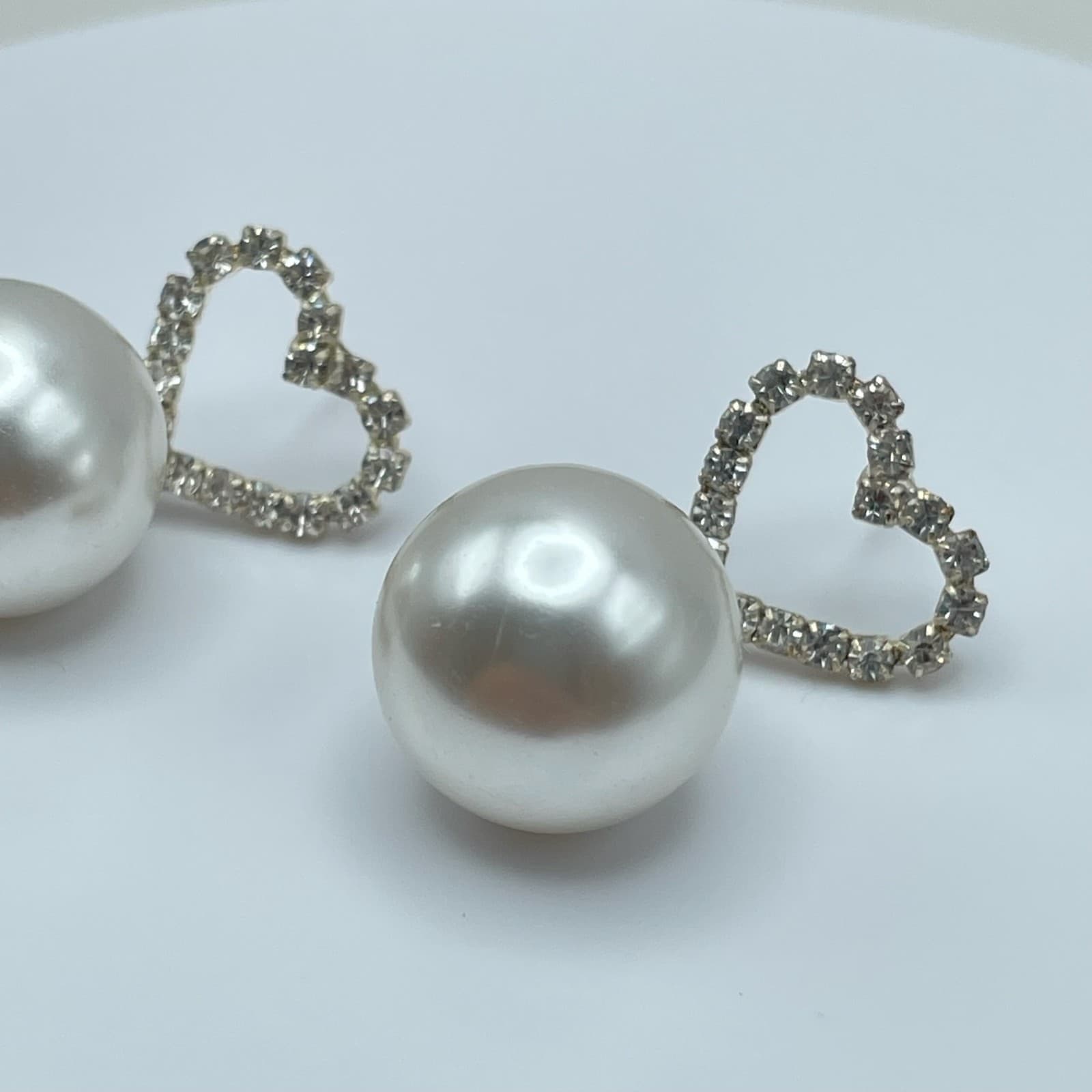 Vintage 90s Silver Tone Faux Pearl Heart Dangle Earrings Women's Jewelry - Thumbnail 6
