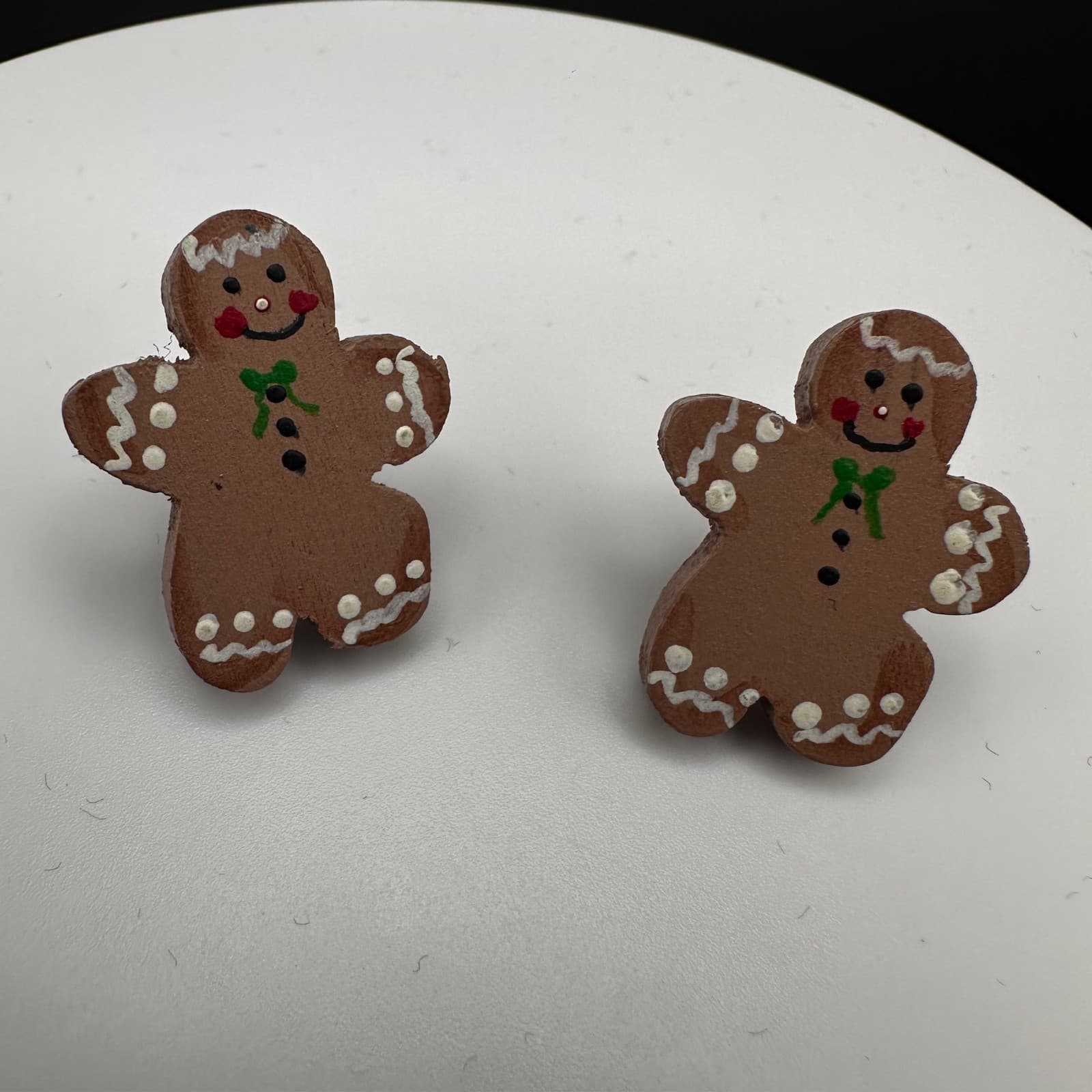 Vintage 90s Gingerbread Earrings Christmas Staple Novelty Post Stud Wood Jewelry - Thumbnail 2