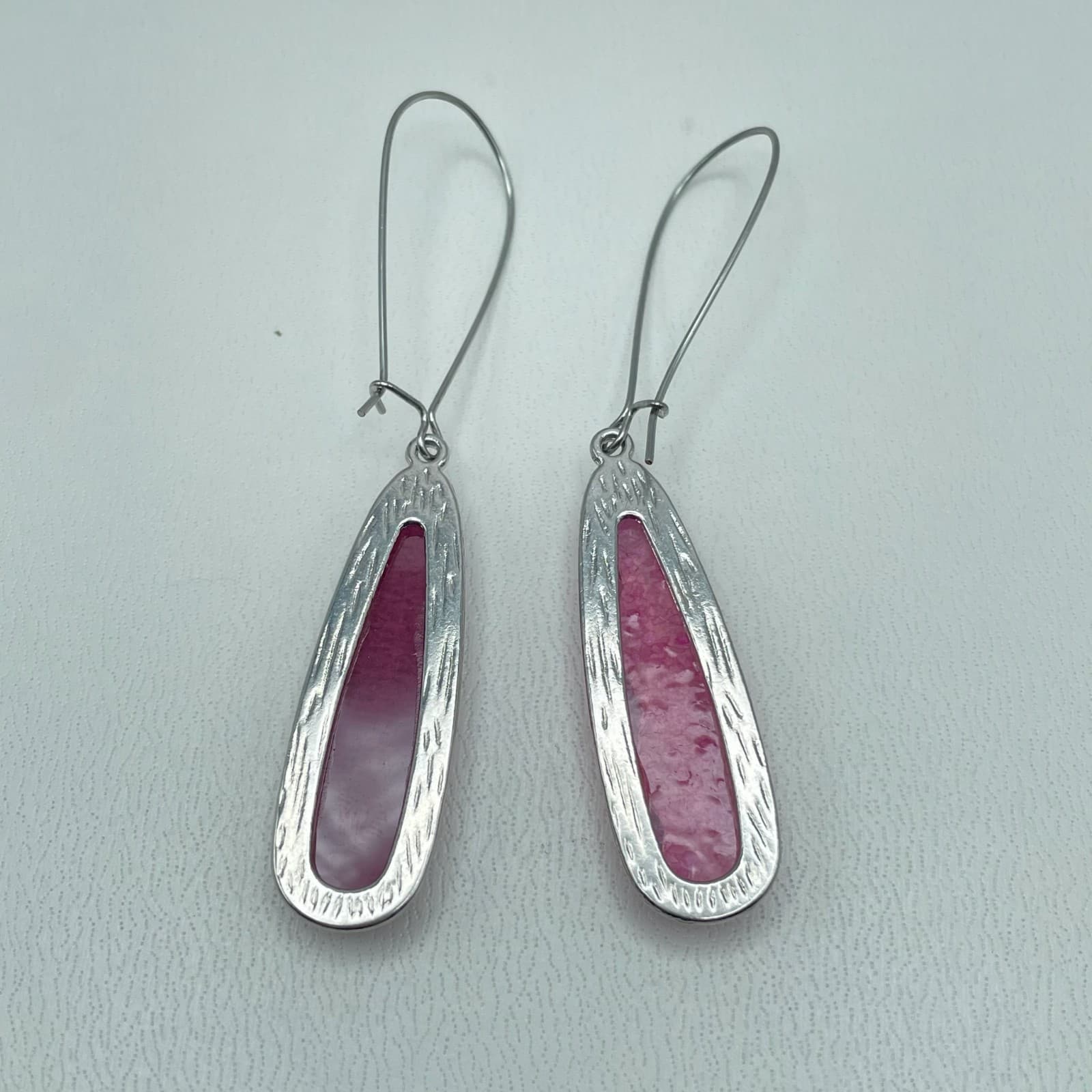 Vintage Y2K Pink Teardrop Plastic Dangle Earrings Silver Tone Boho Jewelry - Thumbnail 2