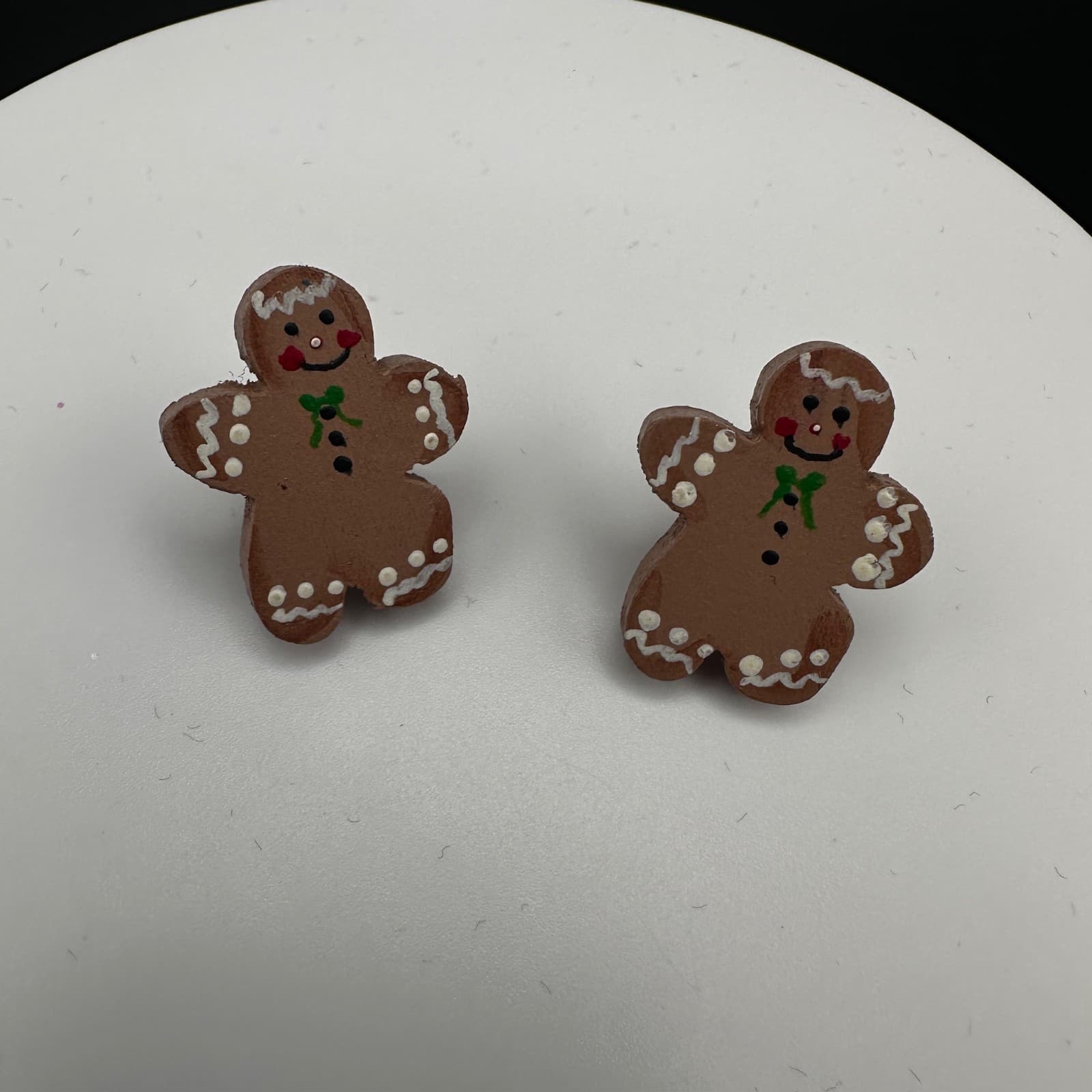 Vintage 90s Gingerbread Earrings Christmas Staple Novelty Post Stud Wood Jewelry - Thumbnail 6