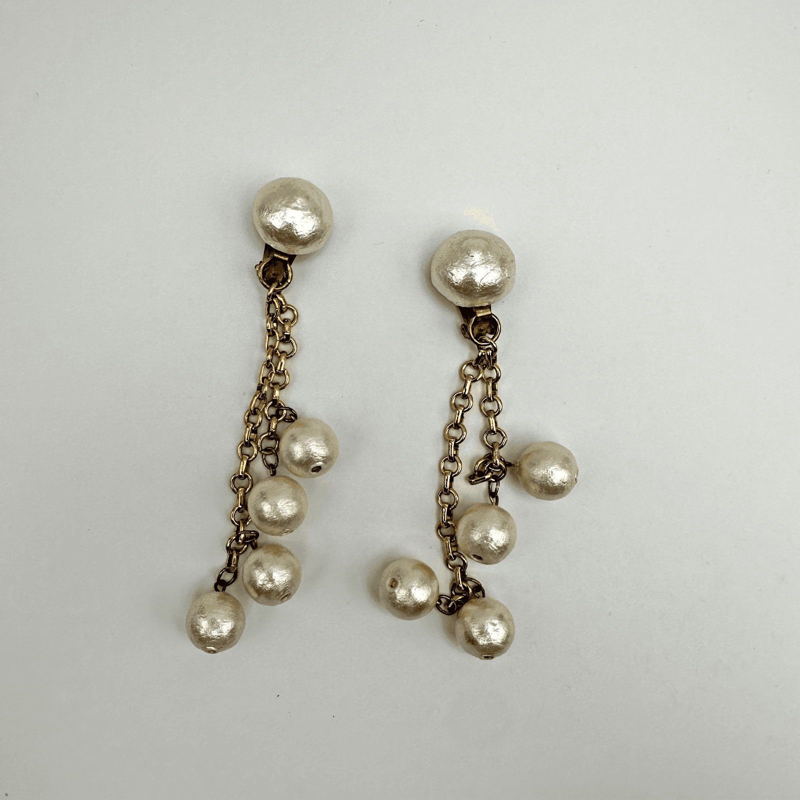 Vintage 90s Faux Pearl Dangle Clip On Earrings Gold Tone Chain Statement Jewelry - Image 1