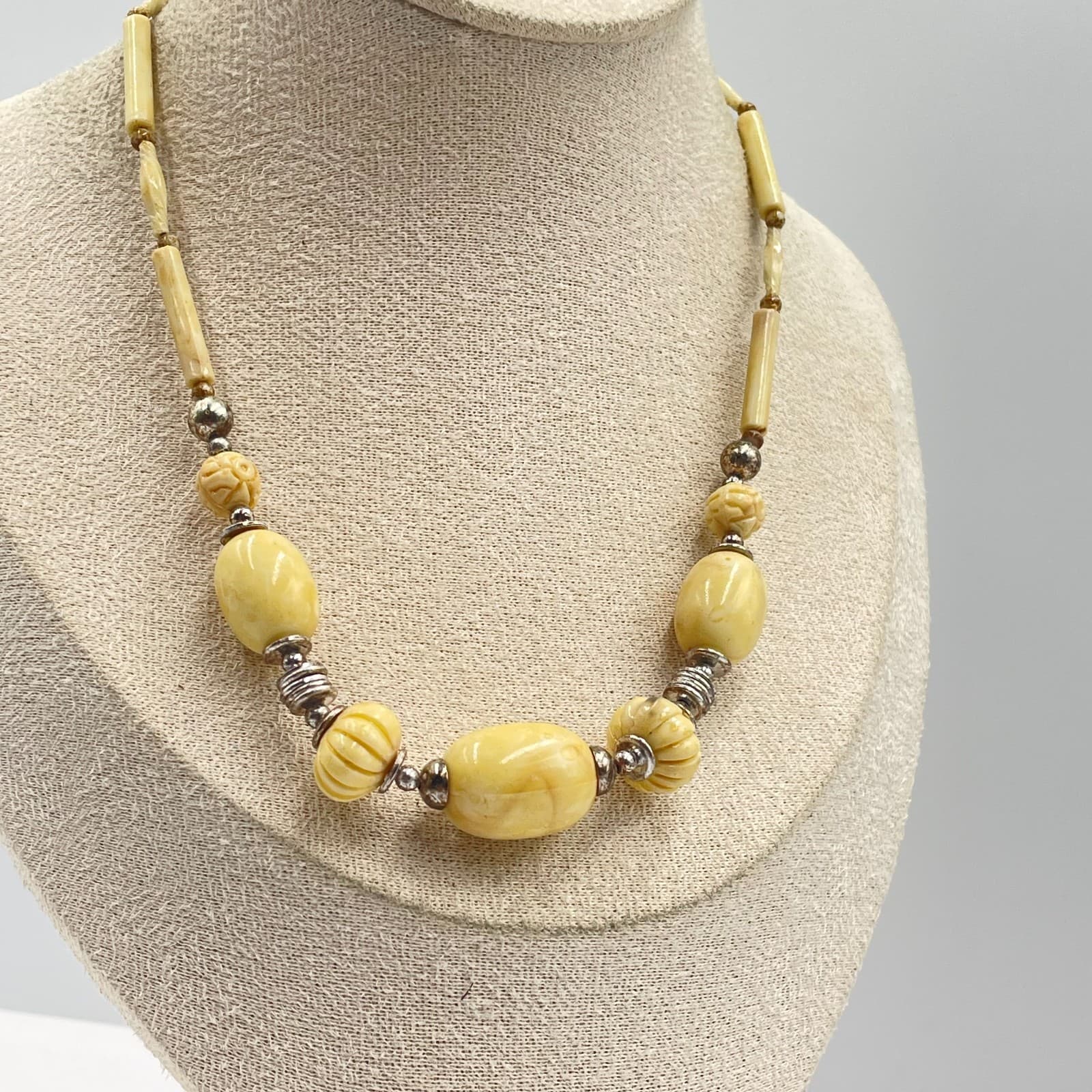 Vintage 1960s Artisan Tribal Silver-Tone Cream Carved Resin Beaded Necklace - Thumbnail 5