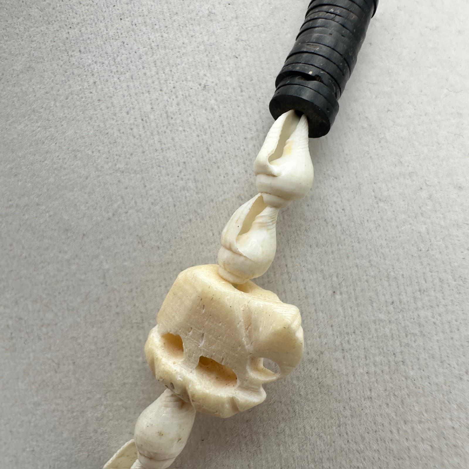 Vintage 80s Head Shell Heishi Beaded Necklace Women's Classic Fashion Jewelry - Thumbnail 5