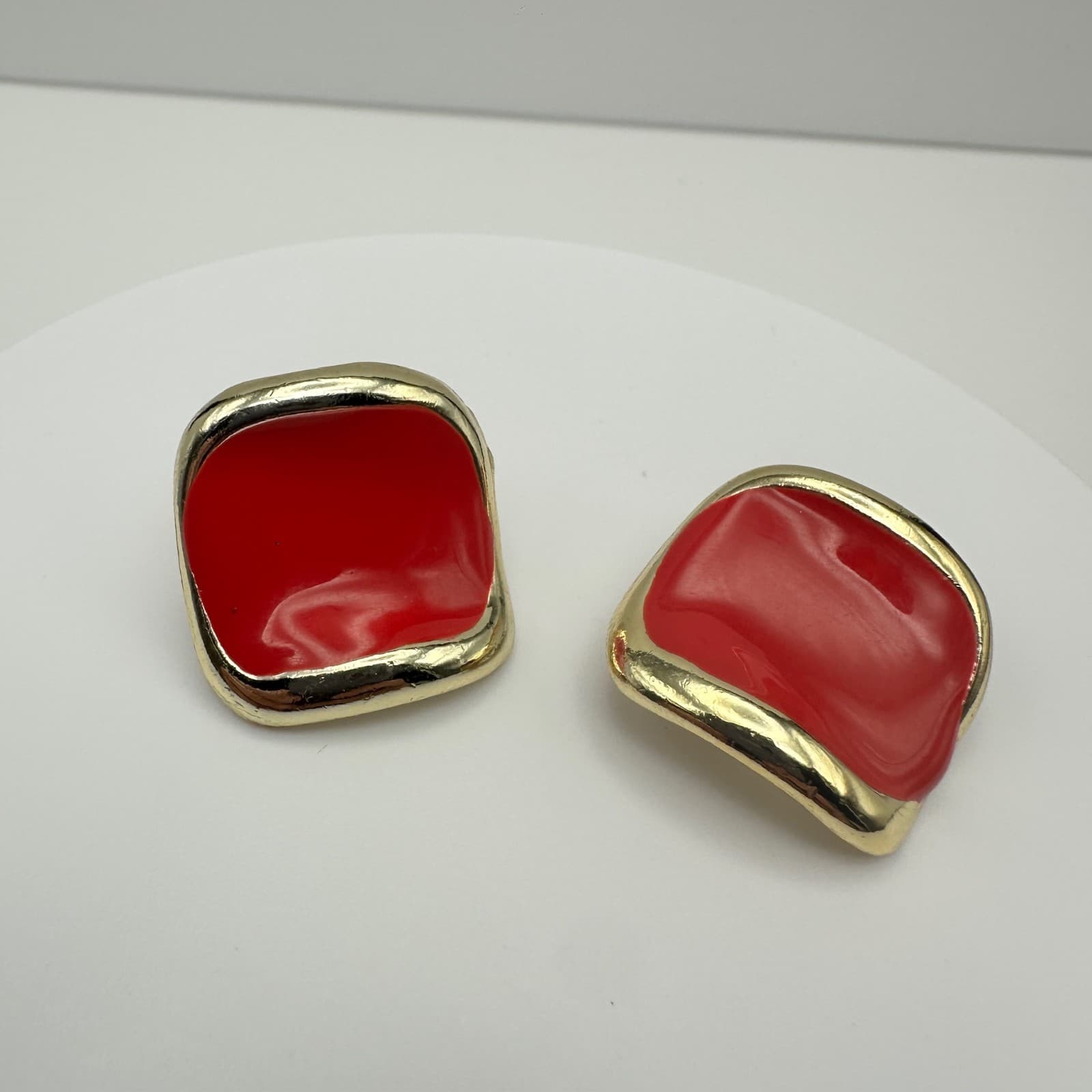 Vintage 80s Red Enamel Clip-On Earrings Gold Tone Curved Statement Jewelry - Thumbnail 5
