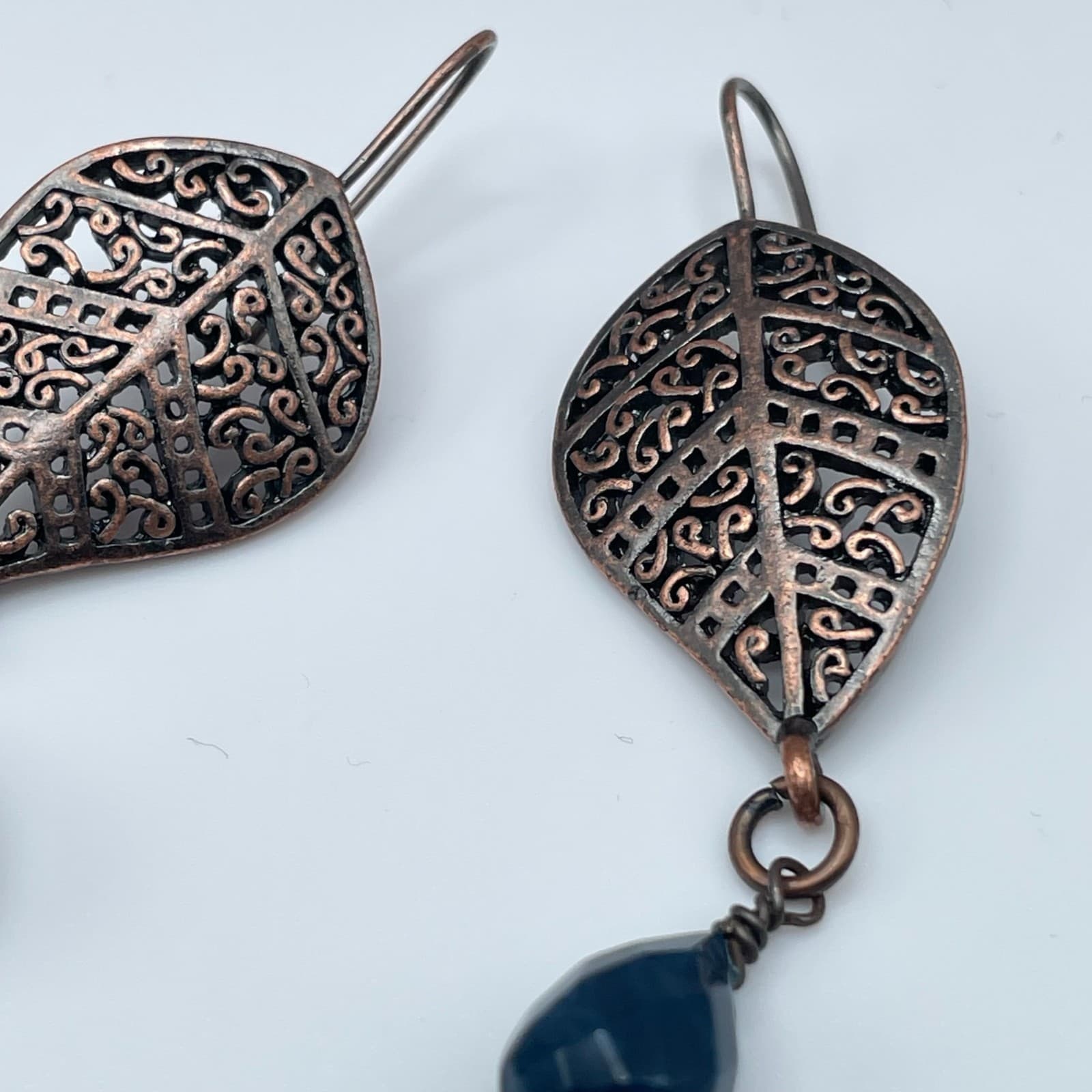 Vintage 90s Leaf Filigree Blue Teardrop Earrings Copper Tone Women's Jewelry - Thumbnail 5