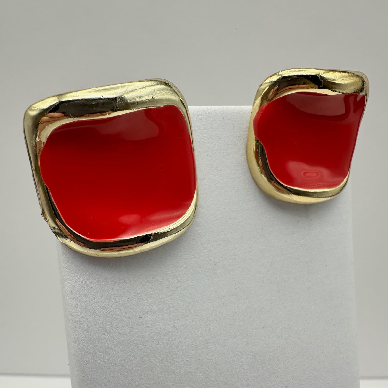 Vintage 80s Red Enamel Clip-On Earrings Gold Tone Curved Statement Jewelry - Thumbnail 2