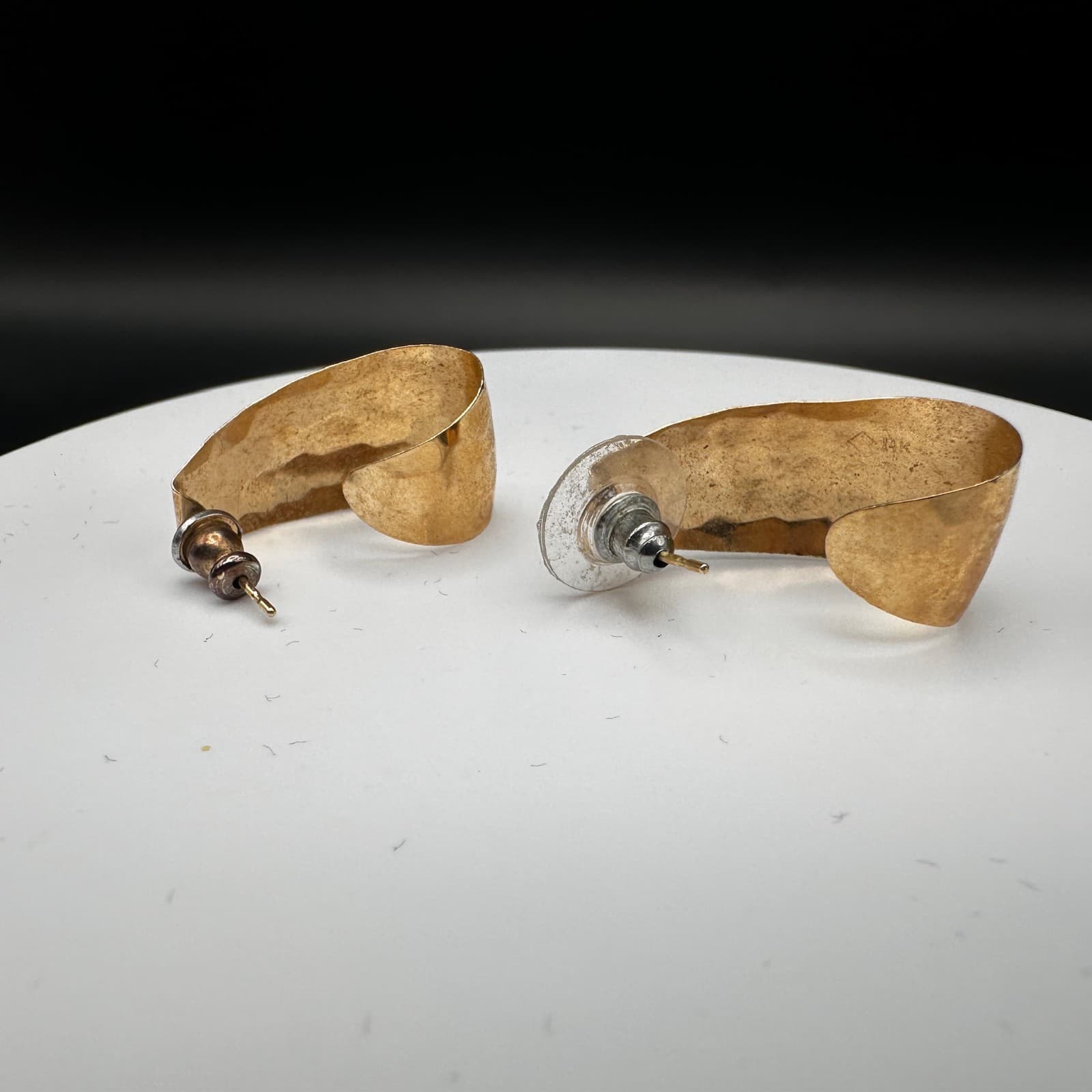 Vintage 80s 90s Hammered Gold Tone Cuff Earrings Wide Post Half Hoop Statement - Thumbnail 4