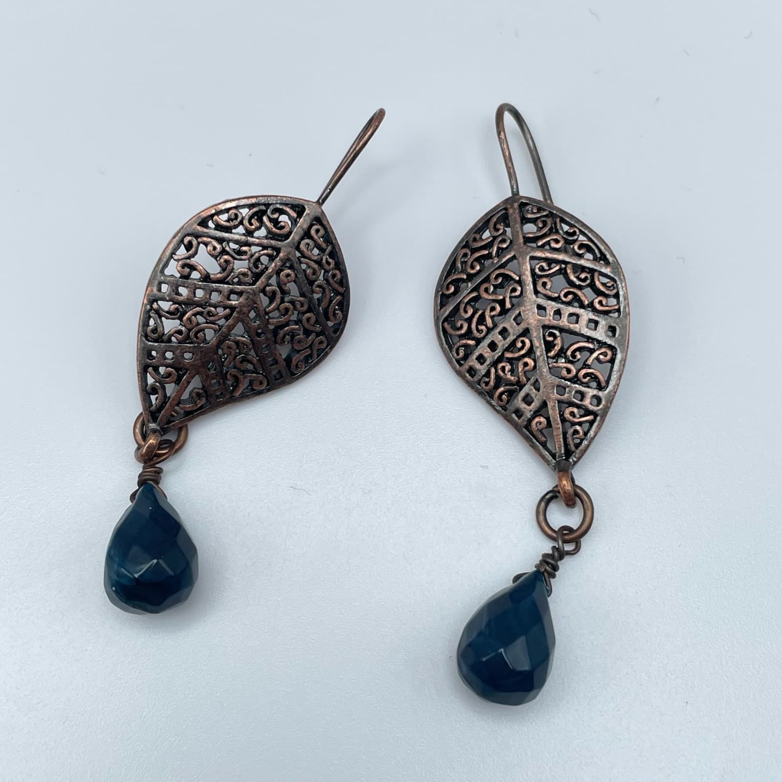 Vintage 90s Leaf Filigree Blue Teardrop Earrings Copper Tone Women's Jewelry - Thumbnail 4