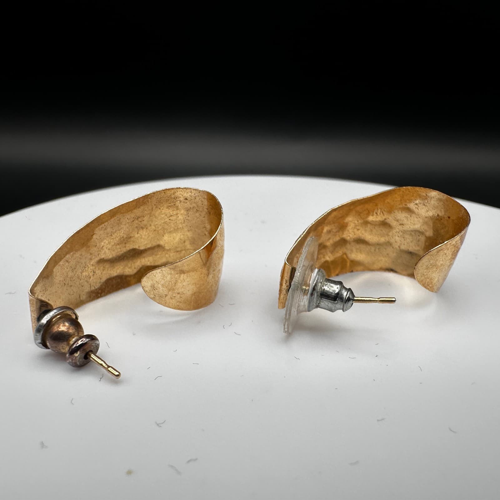 Vintage 80s 90s Hammered Gold Tone Cuff Earrings Wide Post Half Hoop Statement - Thumbnail 5