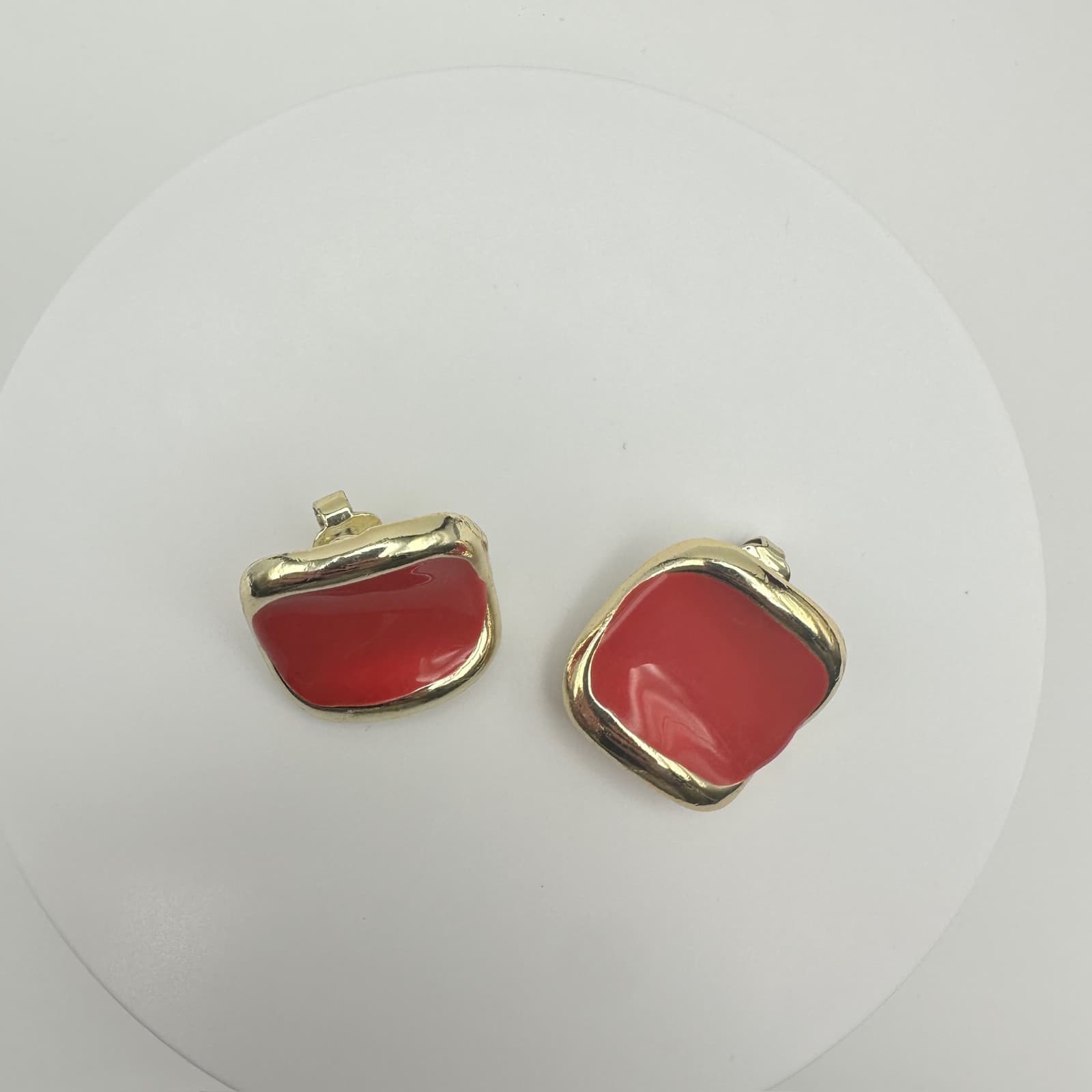 Vintage 80s Red Enamel Clip-On Earrings Gold Tone Curved Statement Jewelry - Thumbnail 6
