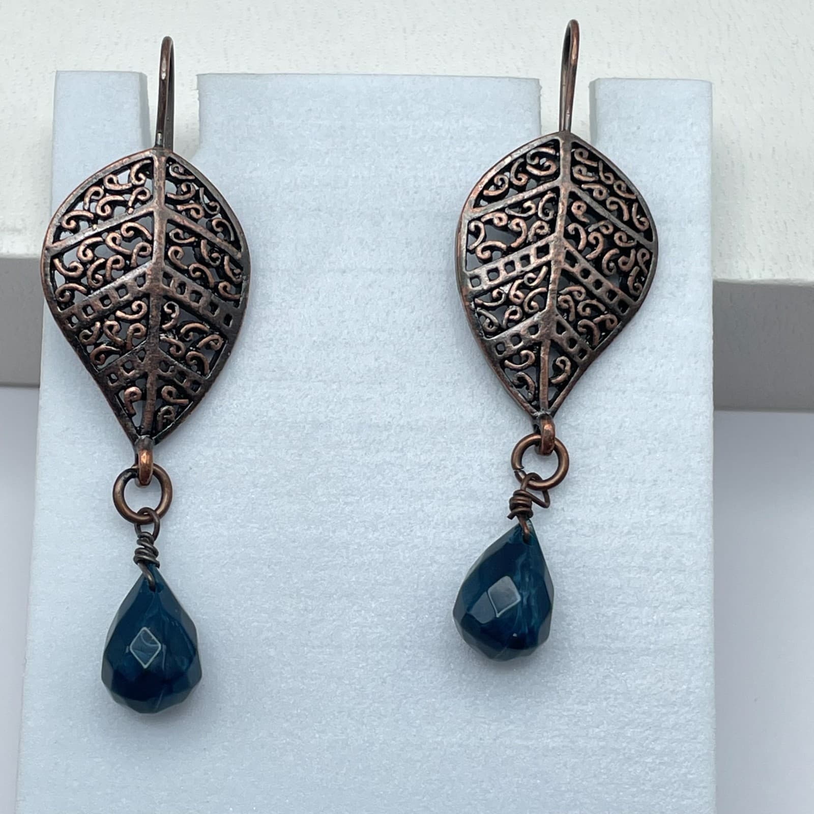 Vintage 90s Leaf Filigree Blue Teardrop Earrings Copper Tone Women's Jewelry - Thumbnail 6
