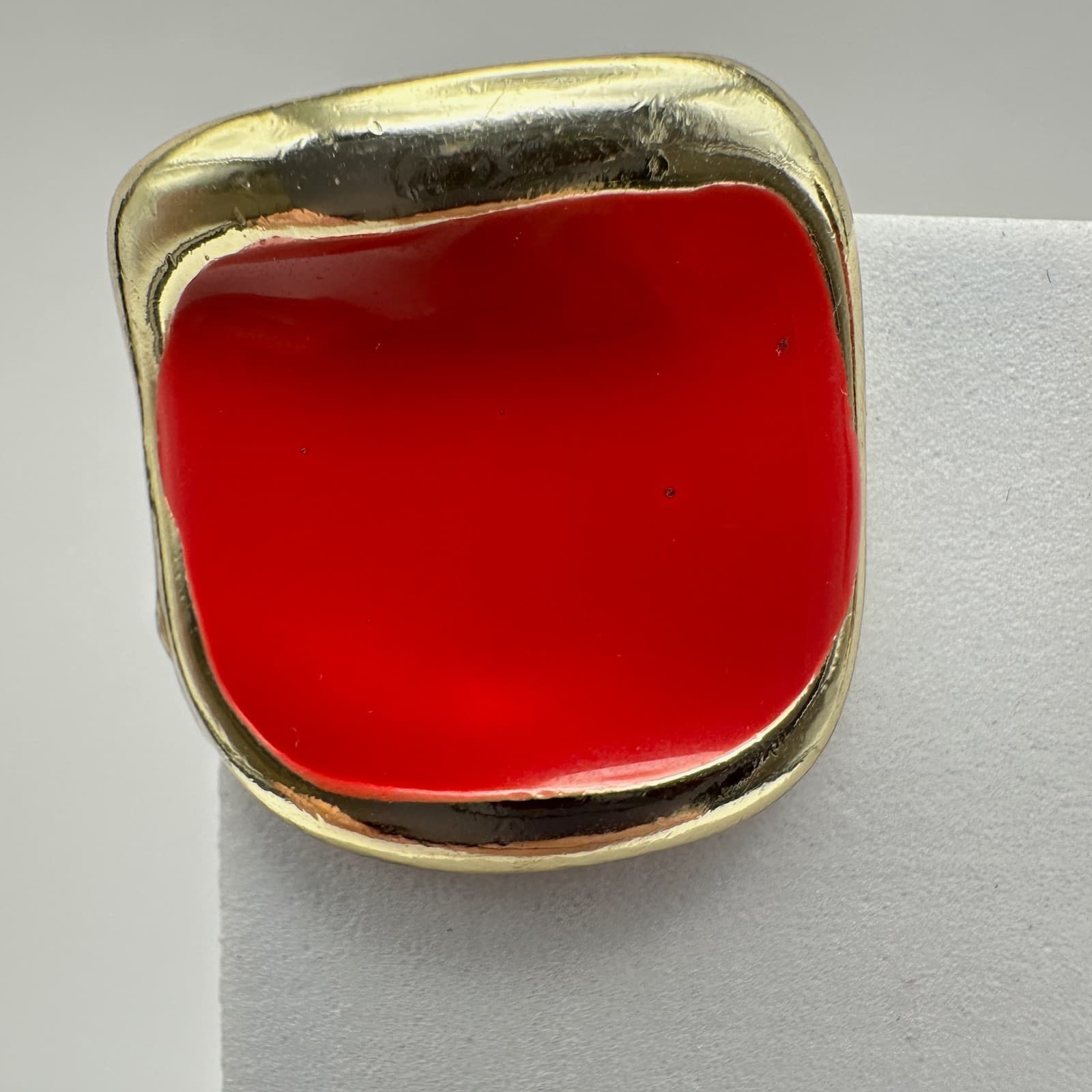 Vintage 80s Red Enamel Clip-On Earrings Gold Tone Curved Statement Jewelry - Thumbnail 4