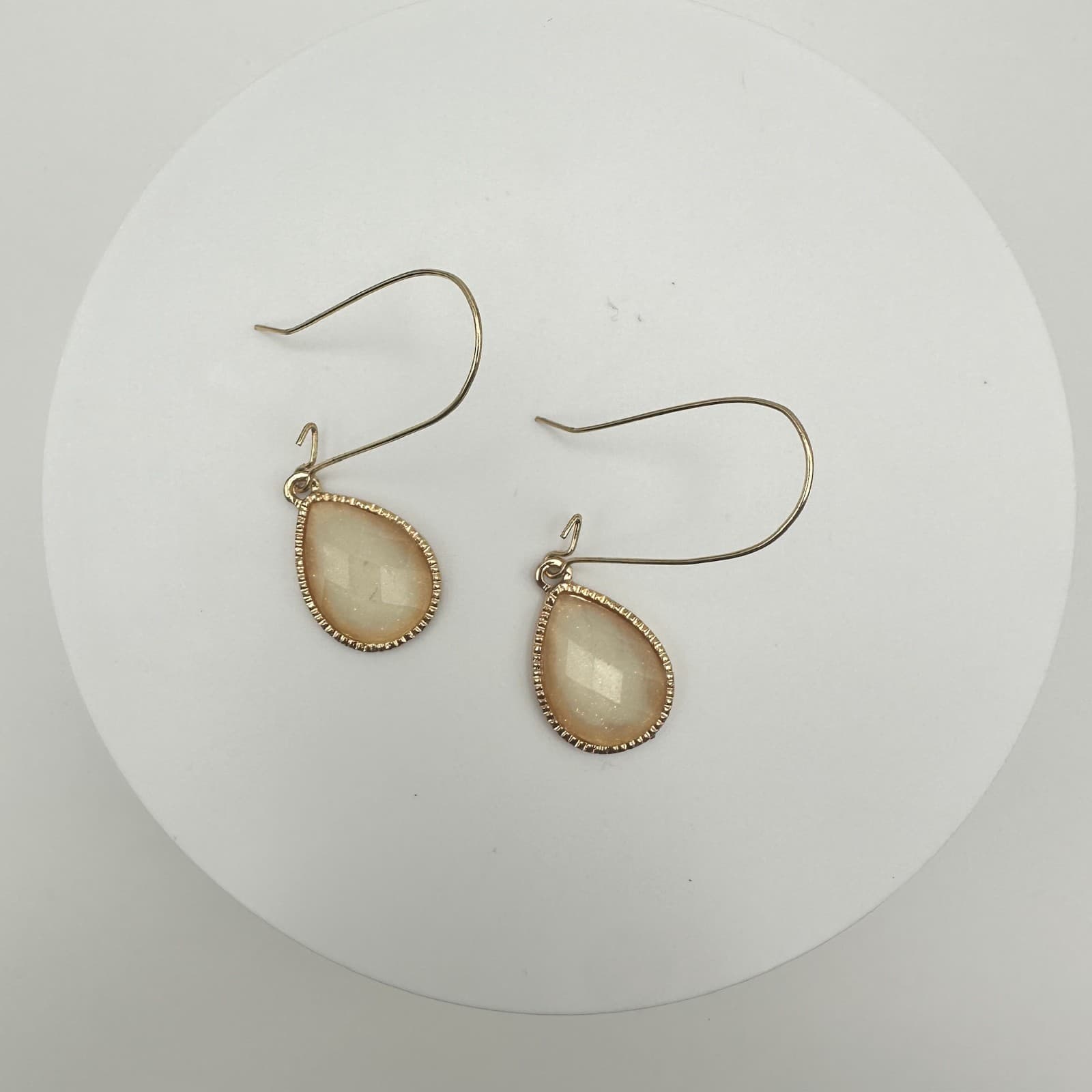 Vintage Y2K Cream Faux Druzy Teardrop Earrings Gold Tone Kidney Wire Dangle - Thumbnail 5