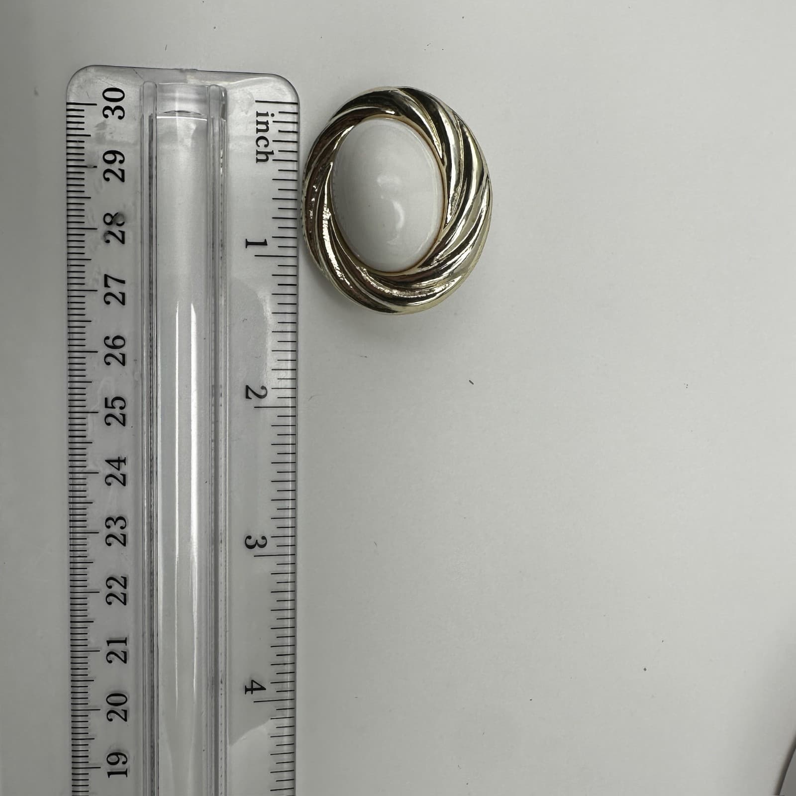 Vintage 90s Avon Accents White oval gold-tone cabochon earrings Jewelry - Thumbnail 7