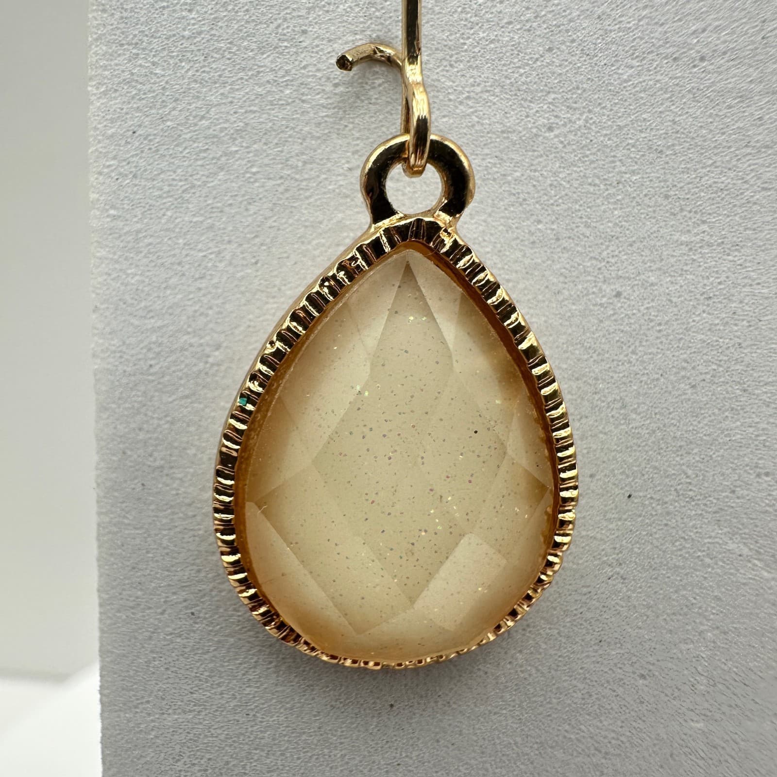 Vintage Y2K Cream Faux Druzy Teardrop Earrings Gold Tone Kidney Wire Dangle - Thumbnail 4