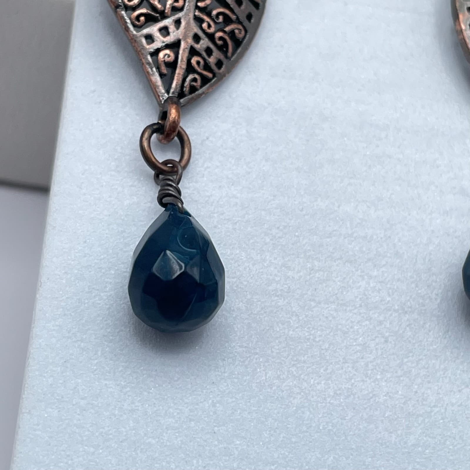 Vintage 90s Leaf Filigree Blue Teardrop Earrings Copper Tone Women's Jewelry - Thumbnail 7