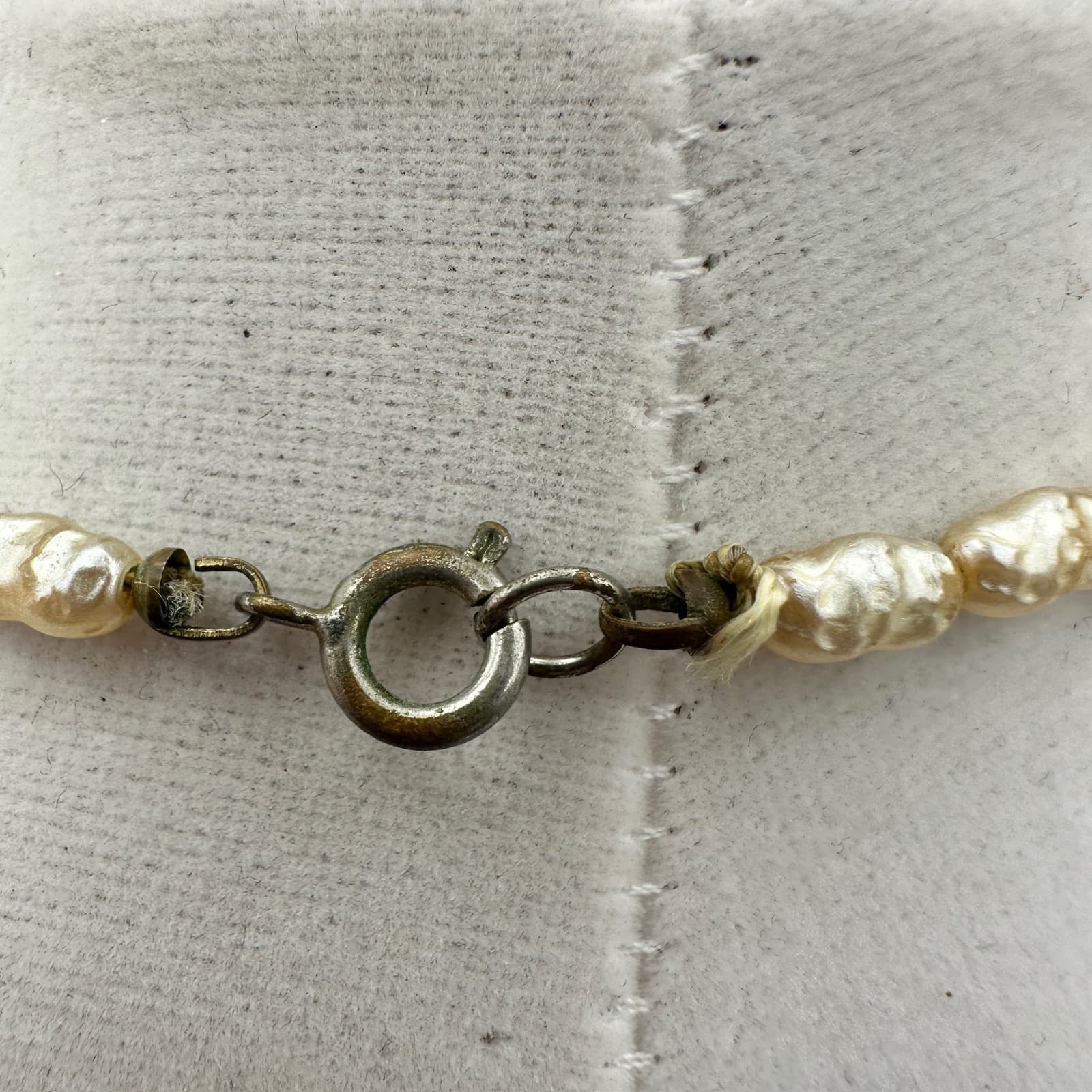 Vintage 90s Cream Baroque Plastic Bead Necklace Iridescent Faux Pearl Strand - Thumbnail 5