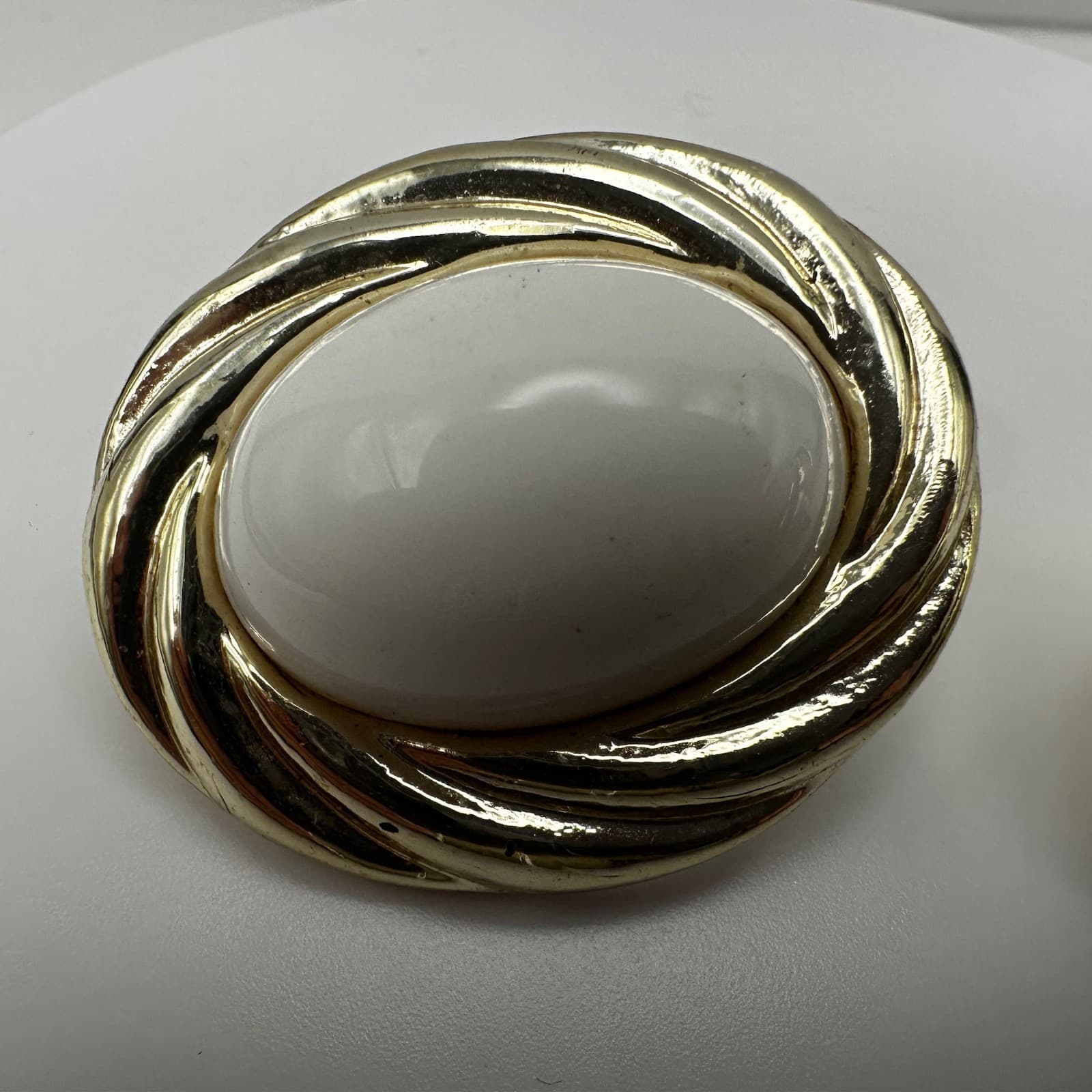 Vintage 90s Avon Accents White oval gold-tone cabochon earrings Jewelry - Thumbnail 4