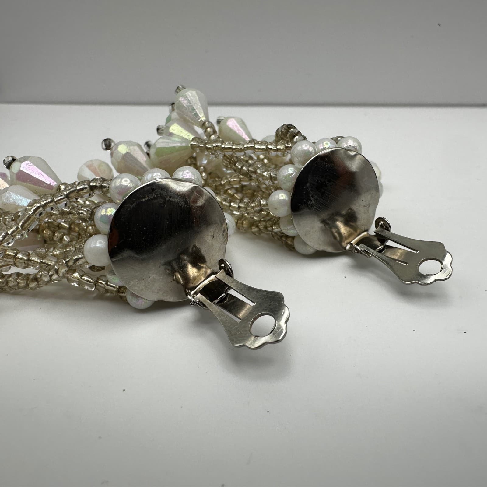 Vintage 80s shimmering white iridescent teardrop cluster clip-on earring Jewelry - Thumbnail 5