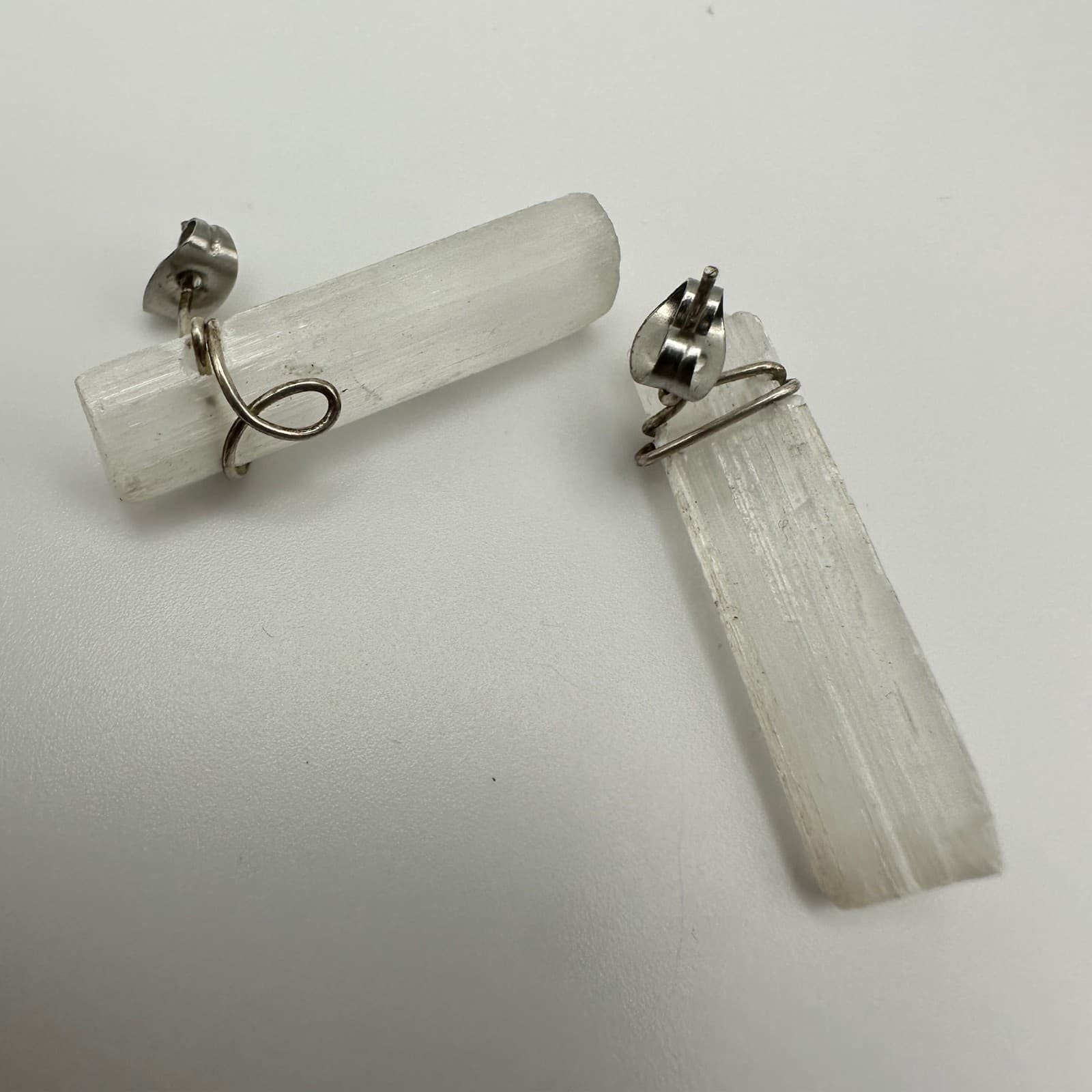 Vintage 80s Raw Selenite Crystal Stud Earrings Silver Tone Wire Wrapped Witchy - Thumbnail 4
