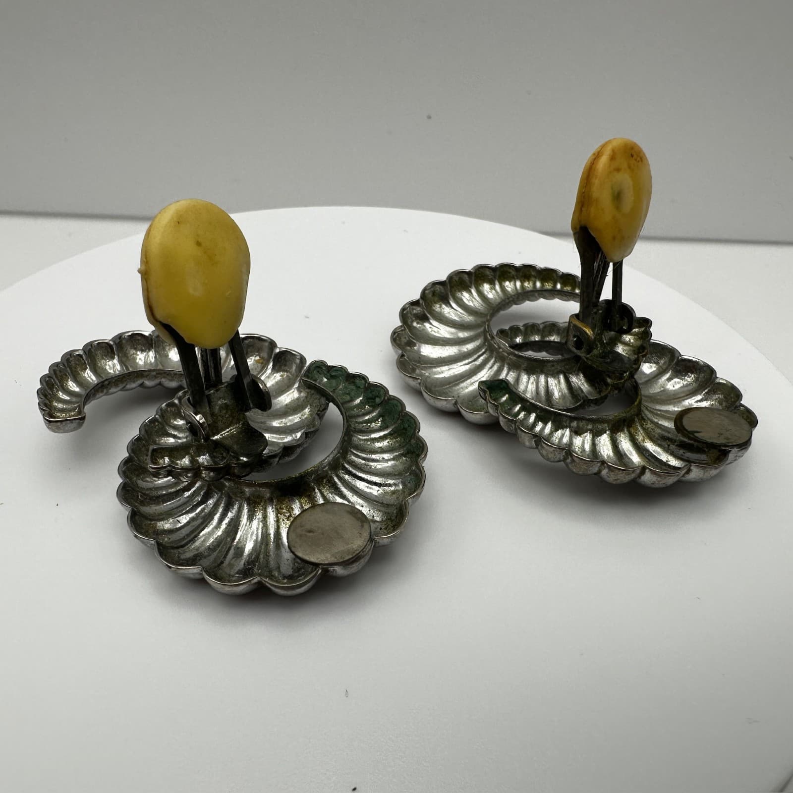 Vintage 80s Ram Horn Scroll Clip On Earrings Silver Tone Gunmetal Jewelry - Thumbnail 4