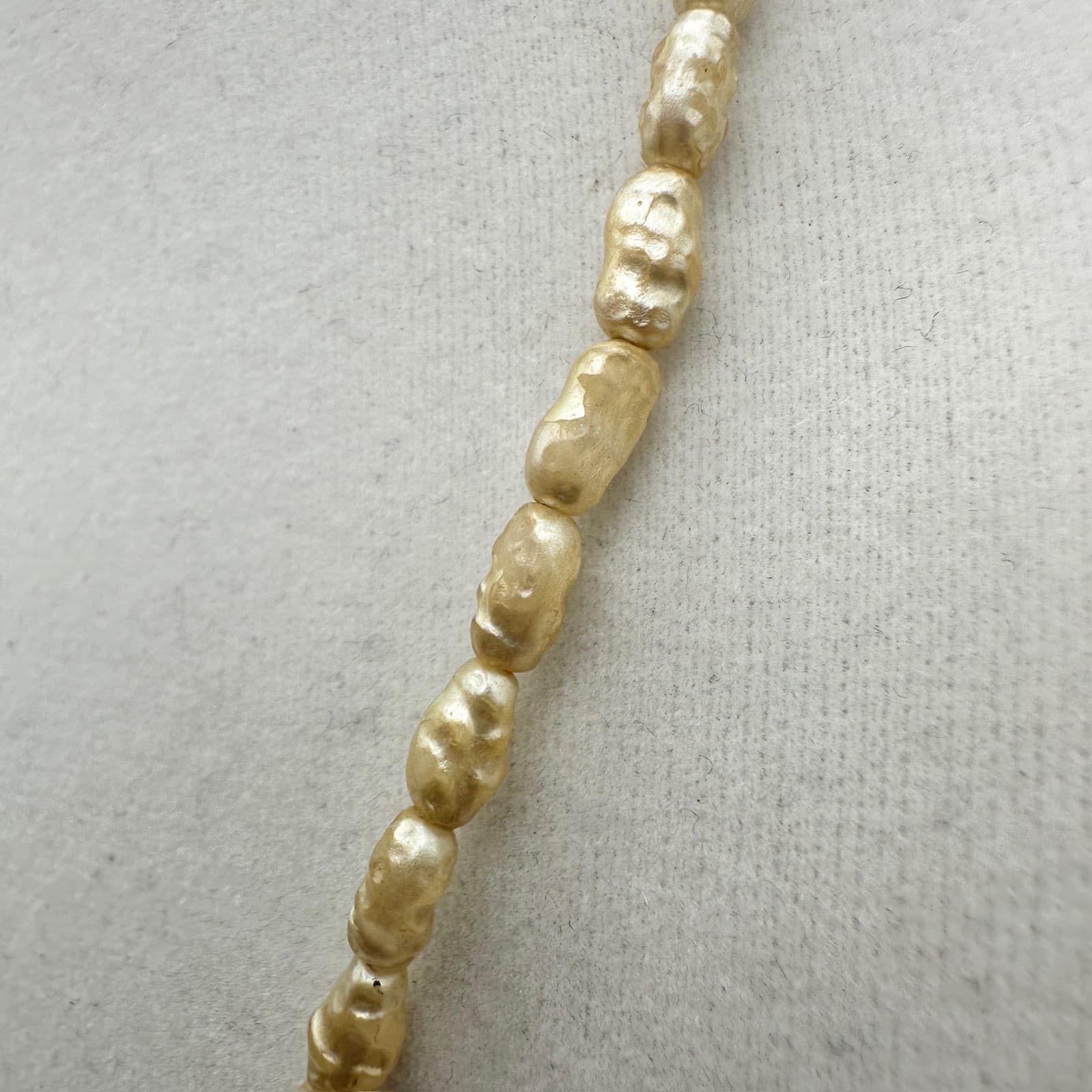 Vintage 90s Cream Baroque Plastic Bead Necklace Iridescent Faux Pearl Strand - Thumbnail 4